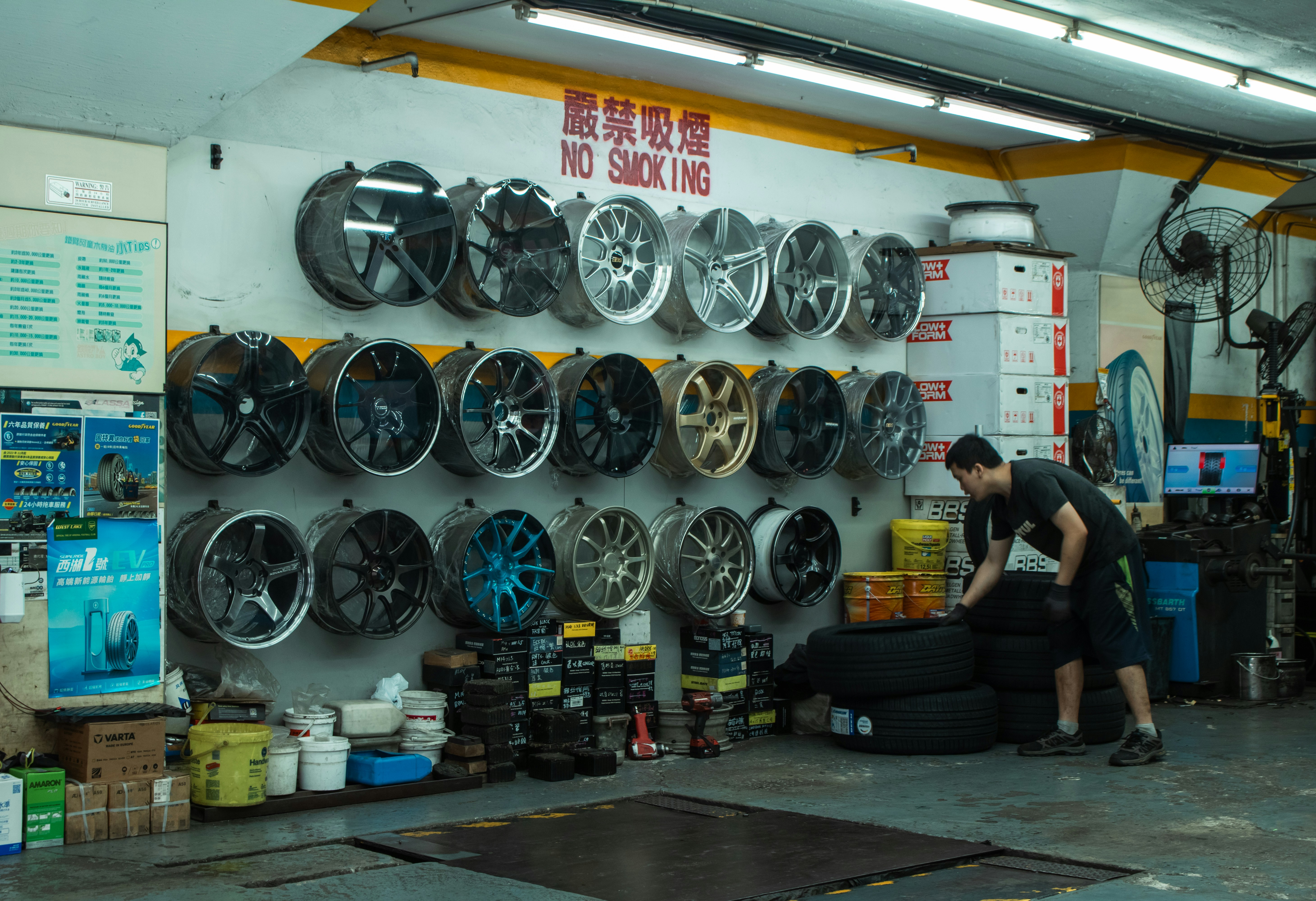 Prevent Aquaplaning: Essential Tyre Checks & Wet Road Safety