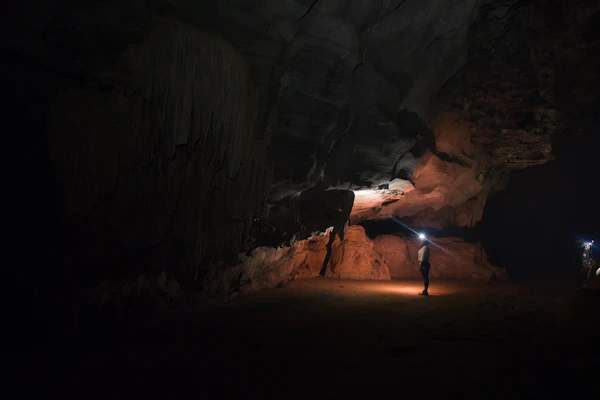Exploration photographique d’une cavité.