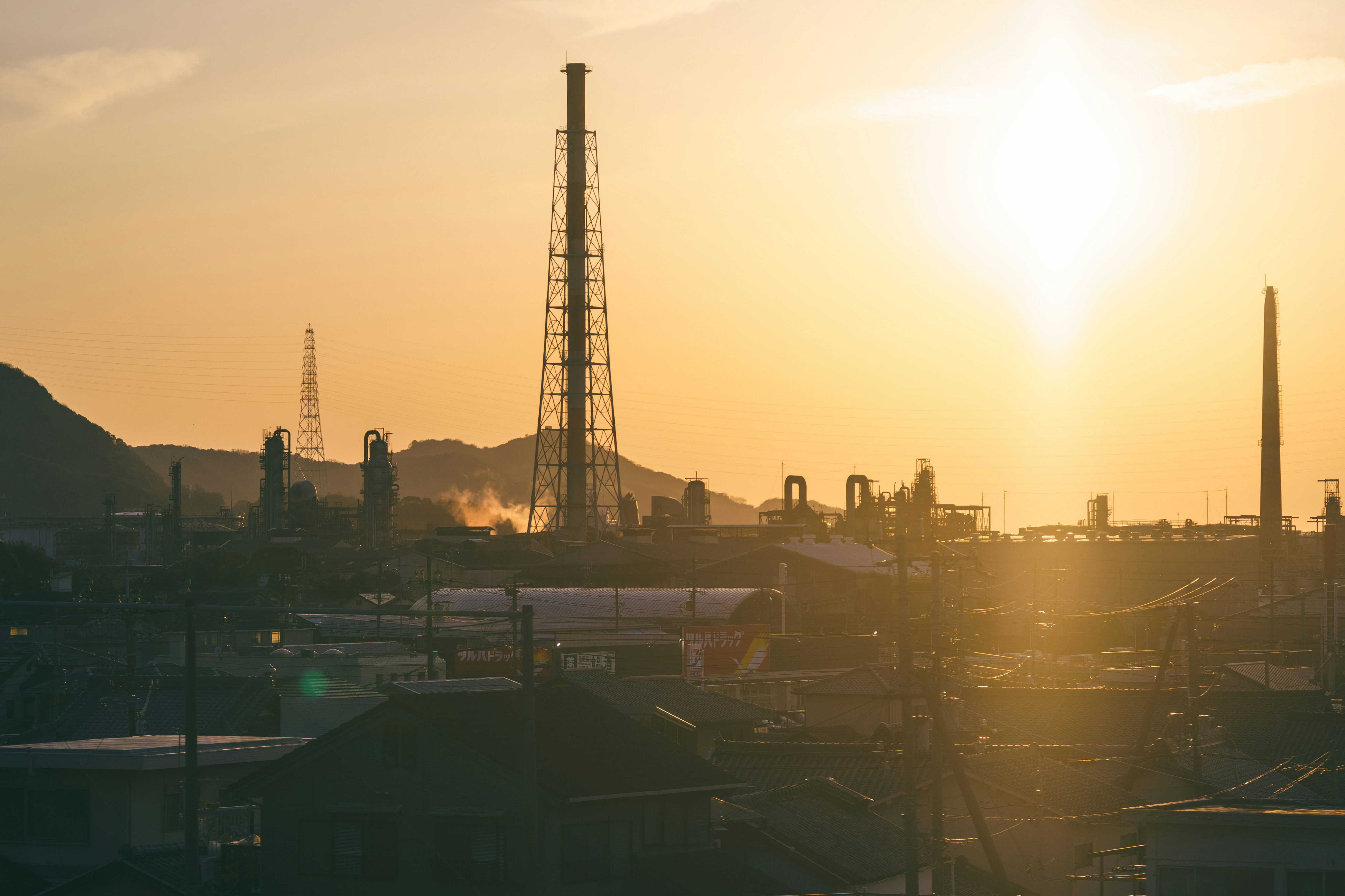 oil refinery sunset industrial, wallpaper, Dampak Perang Teluk terhadap Ekonomi dan Stabilitas Indonesia 4