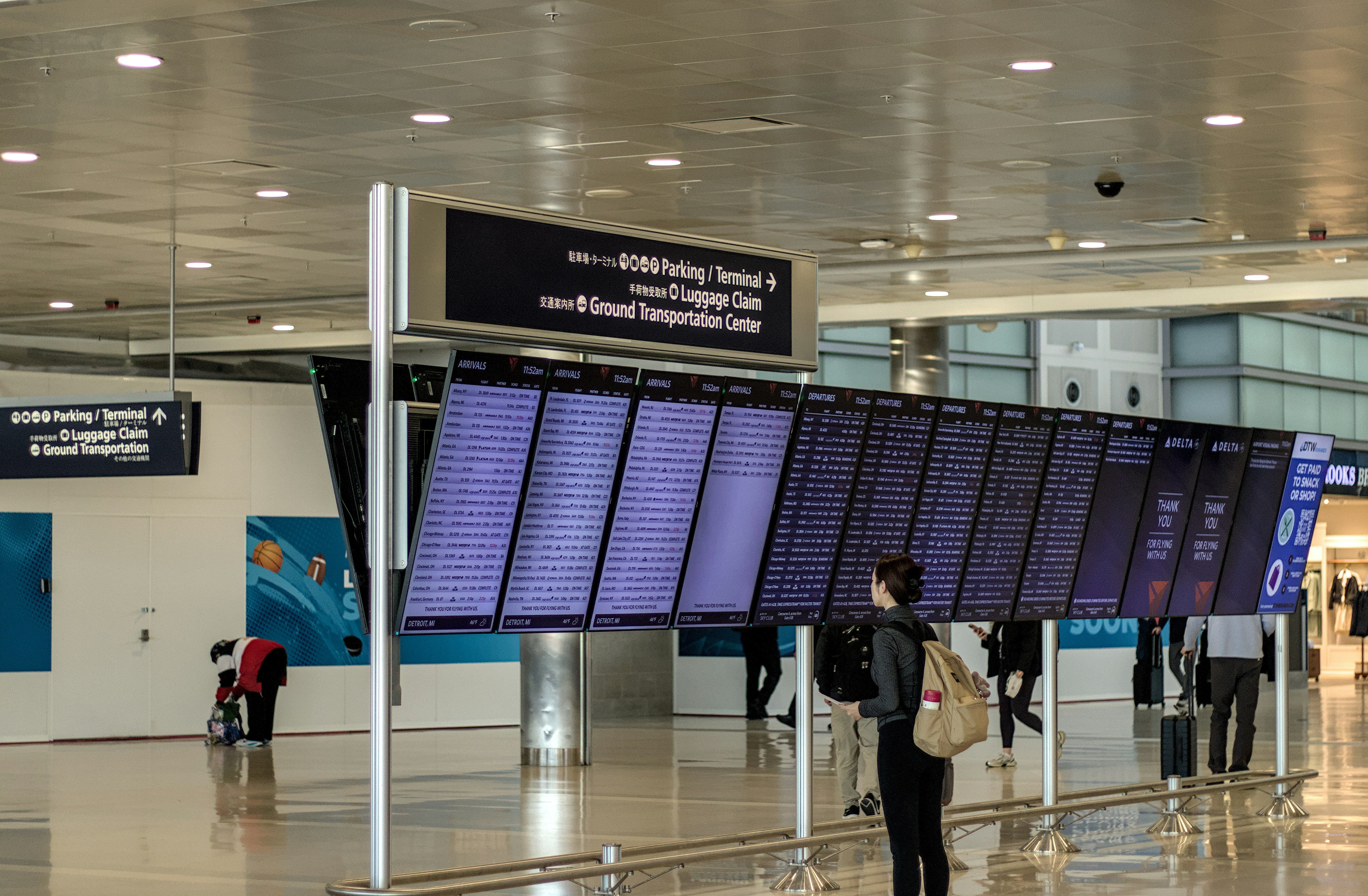 airport departure board cancelled flights