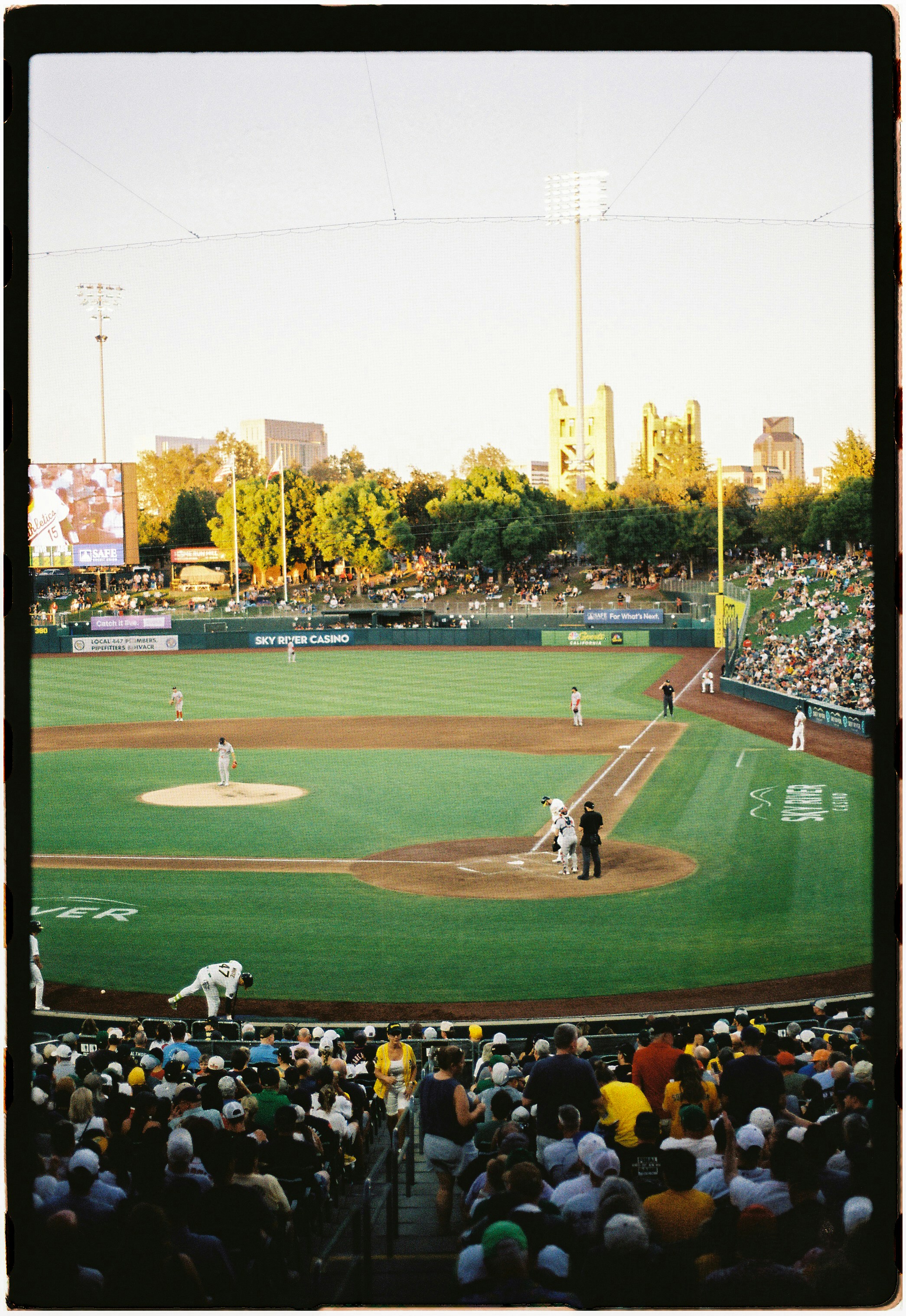 Um jogo de beisebol em andamento no Sutter Health Park, em West Sacramento