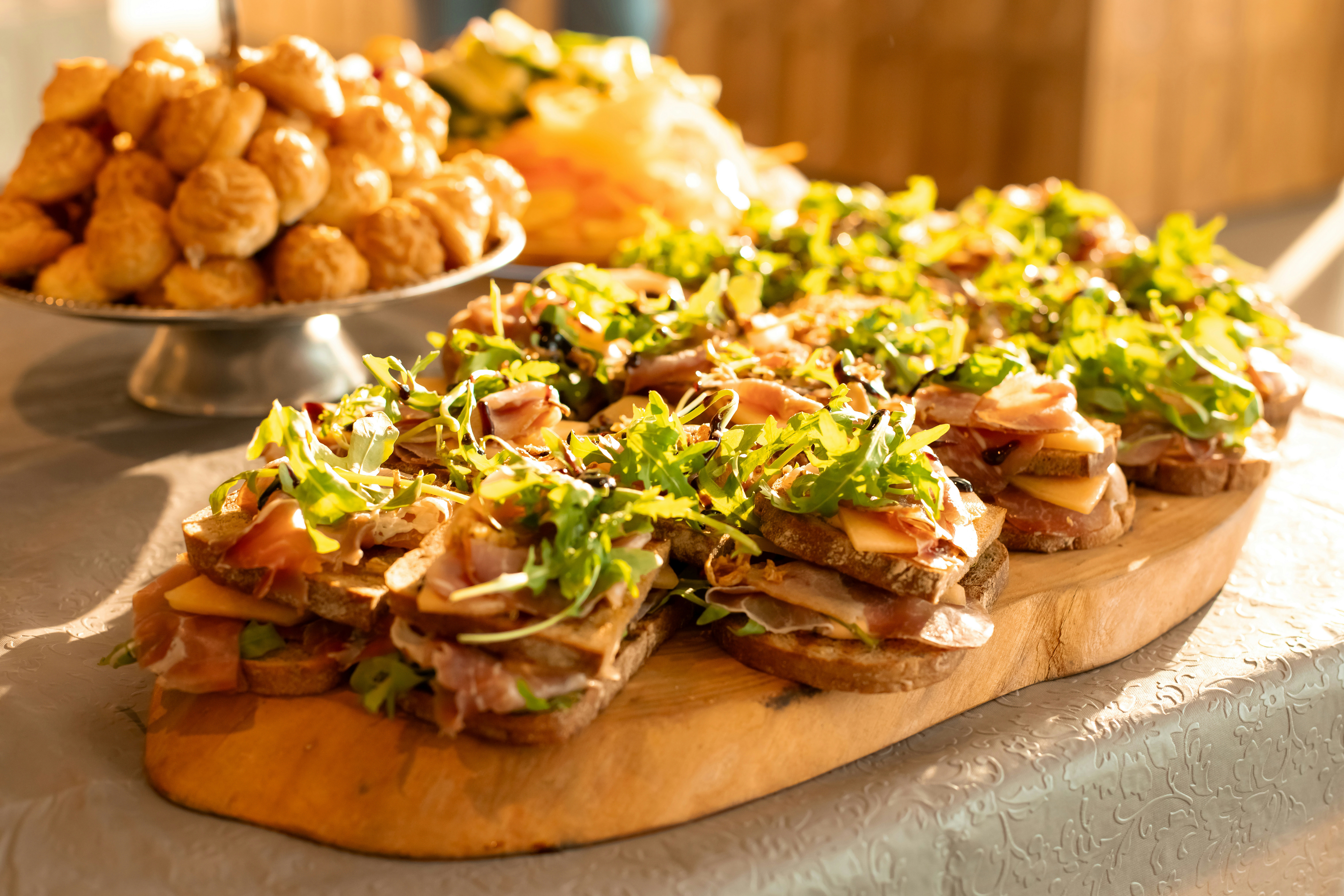How to Set Up a Burger Bar for a Party: Toppings, Quantities, and Make-Ahead Tips