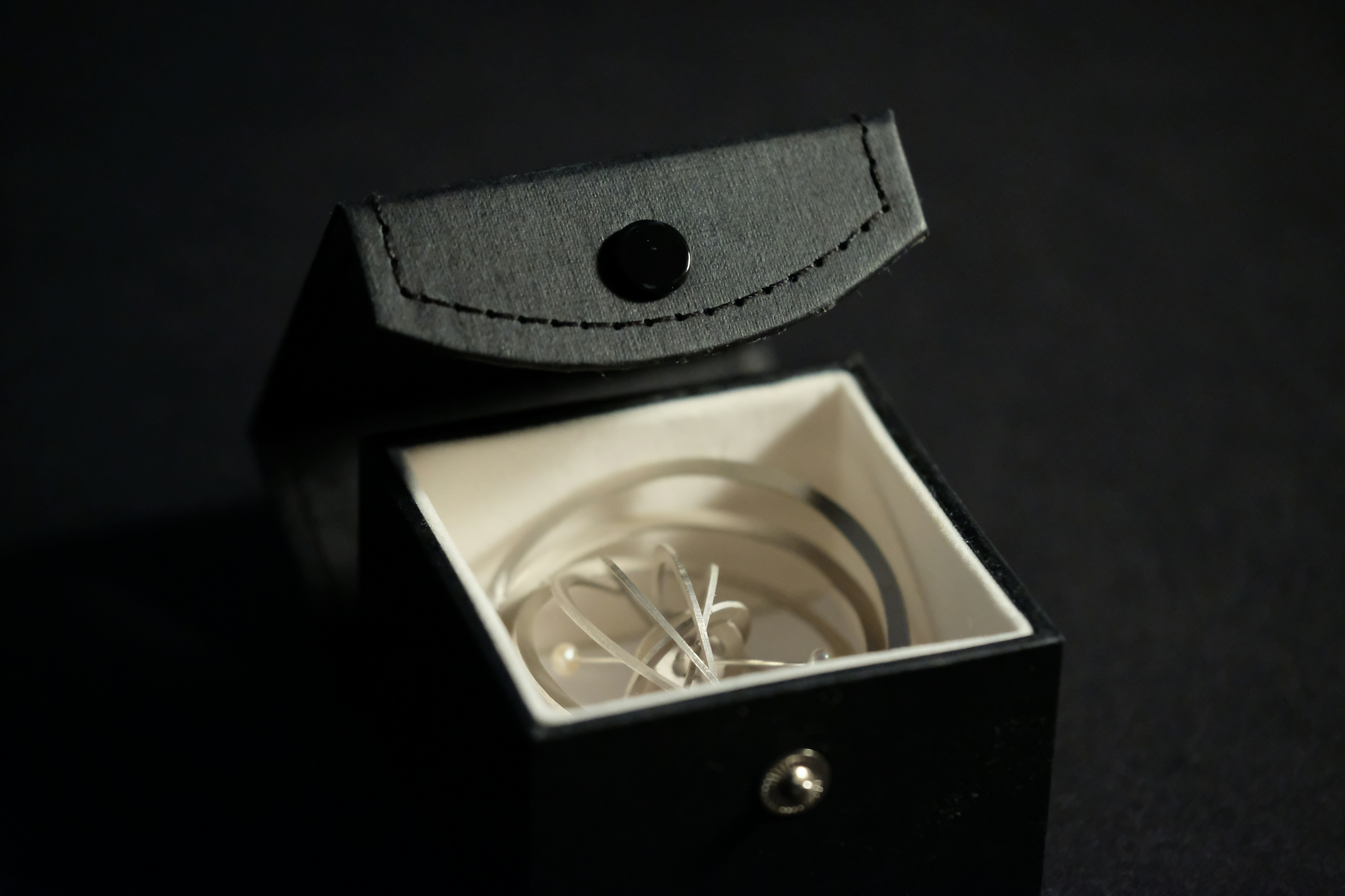 Suede-lined ring and bracelet presentation boxes