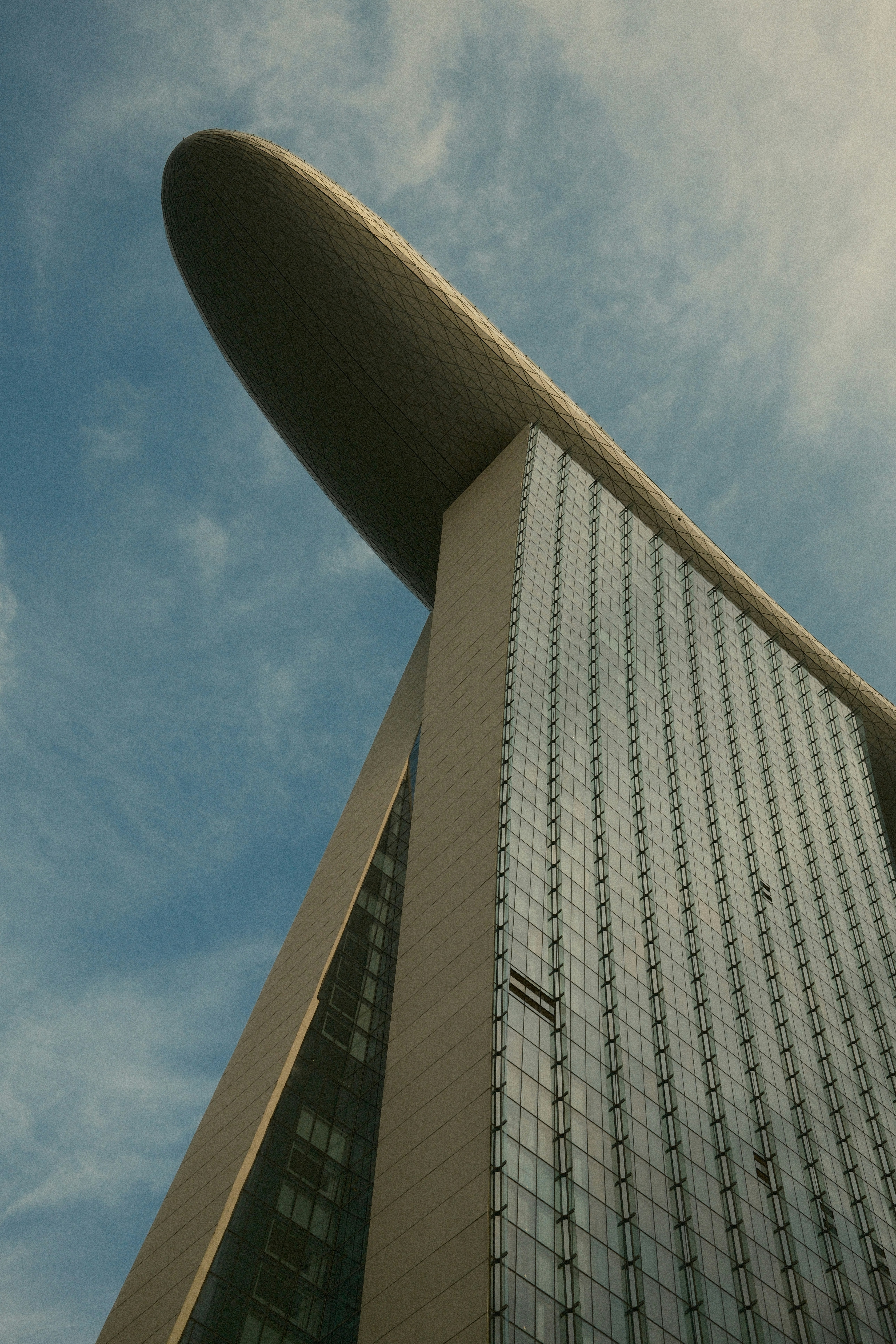 Das Marina Bay Sands Hotel mit seinem auskragenden Skydeck in Singapur
