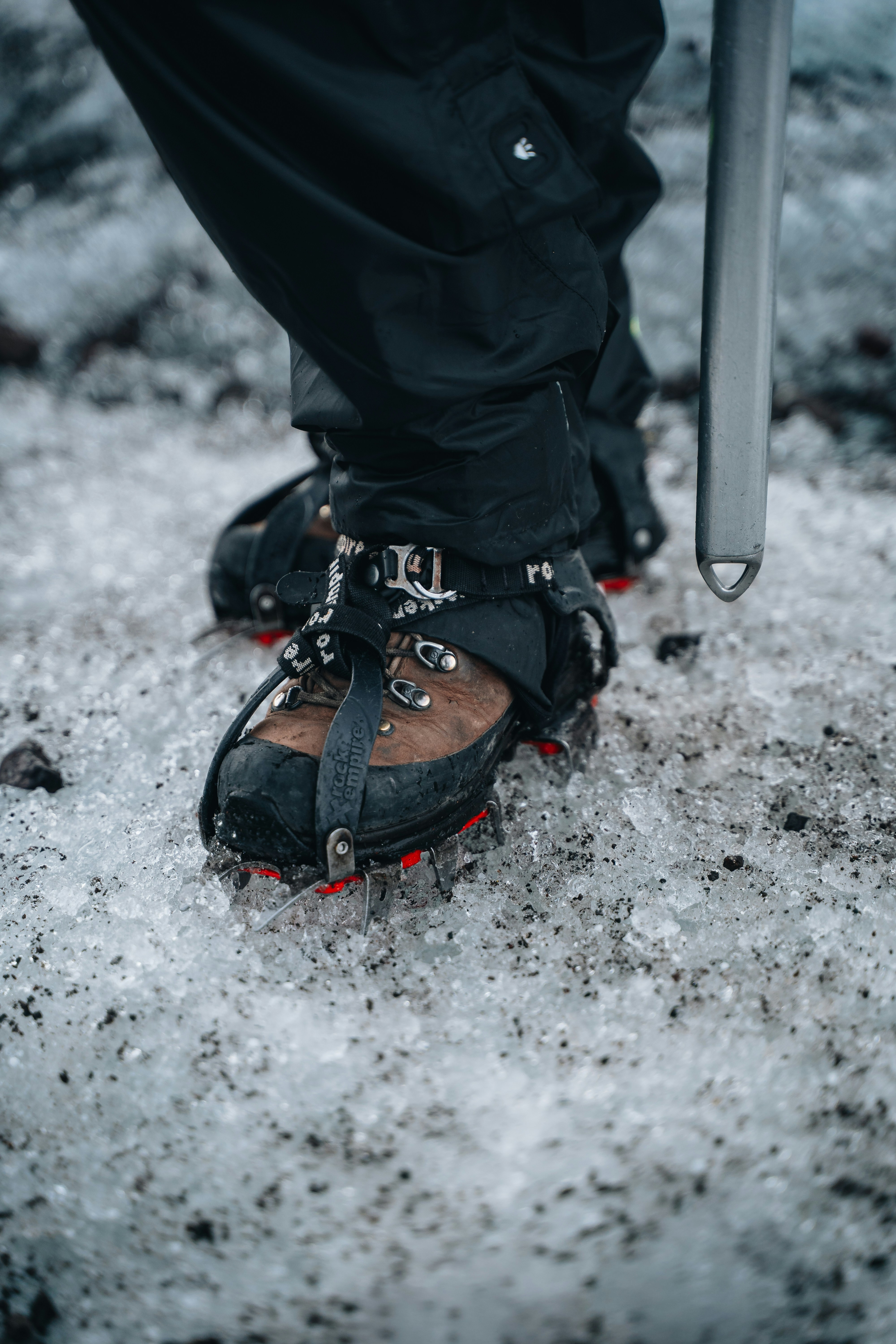 winter boots ice traction, wallpaper, Tips Choosing Shoes for Slippery Sidewalks: Safety Guide 3