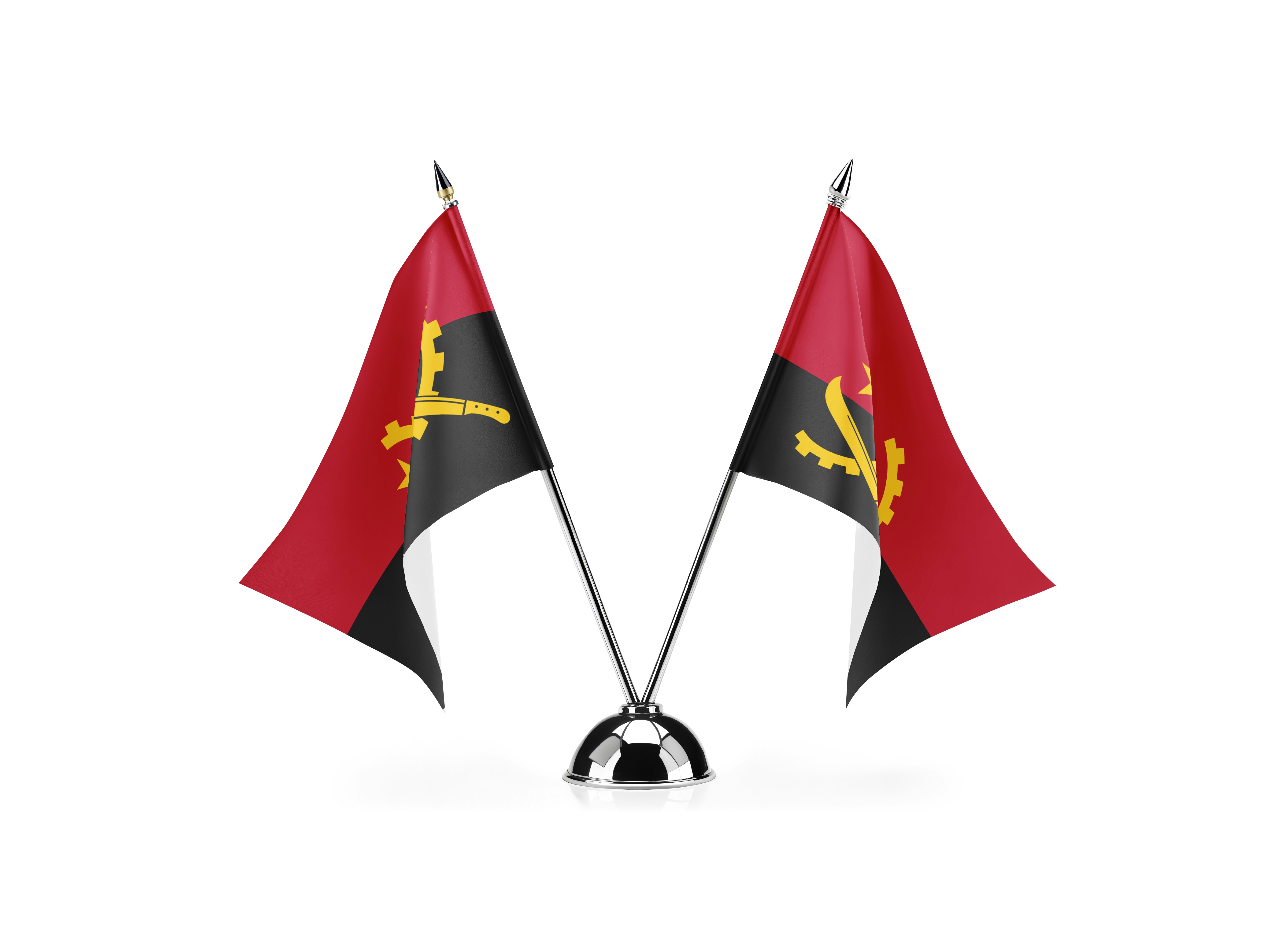 Dua bendera kecil Angola di tiang perak di latar belakang putih