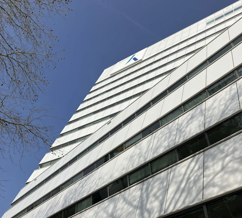 デモ建設 本社