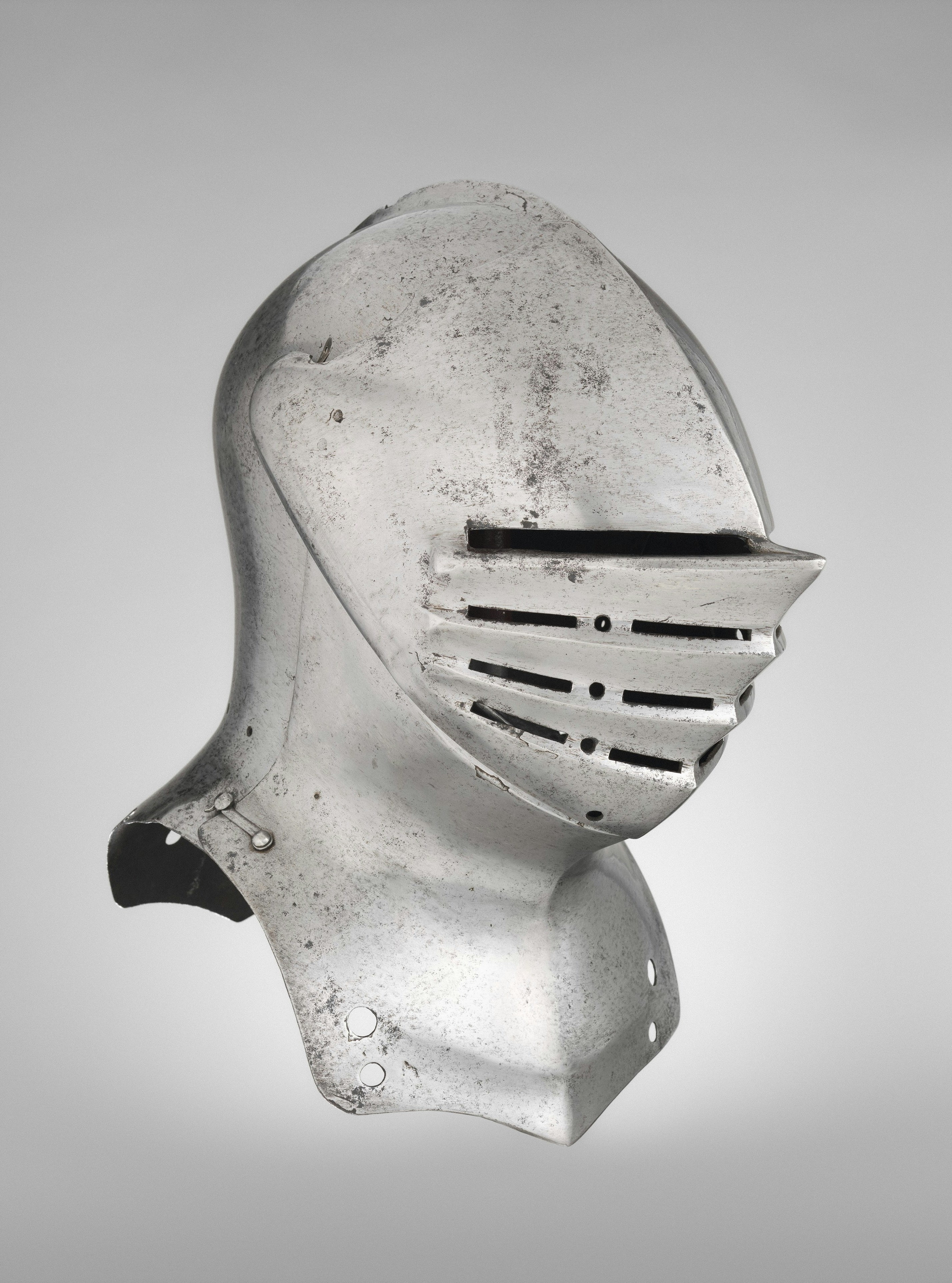 Title: Helm for Foot Combat,Date: ca. 1500–1520,Culture: possibly British,Medium: Steel,Dimensions: H. 16 3/4 in. (42.6 cm); W. 14 in. (35.6 cm); D. 15 1/2 in. (39.4 cm); Wt. 11 lb. 12 oz. (5330 g),Classification: Helmets,Credit Line: Rogers Fund, 1904,Object Number: 04.3.248,Curatorial Department: Arms and Armor. http://www.metmuseum.org/art/collection/search/21989 - 相关推荐