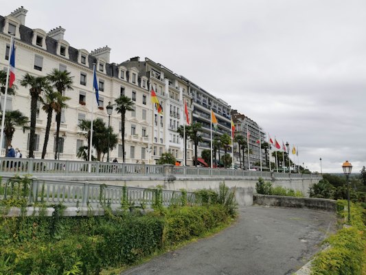 The Boulevard des Pyrénées and its façades — Pau, France