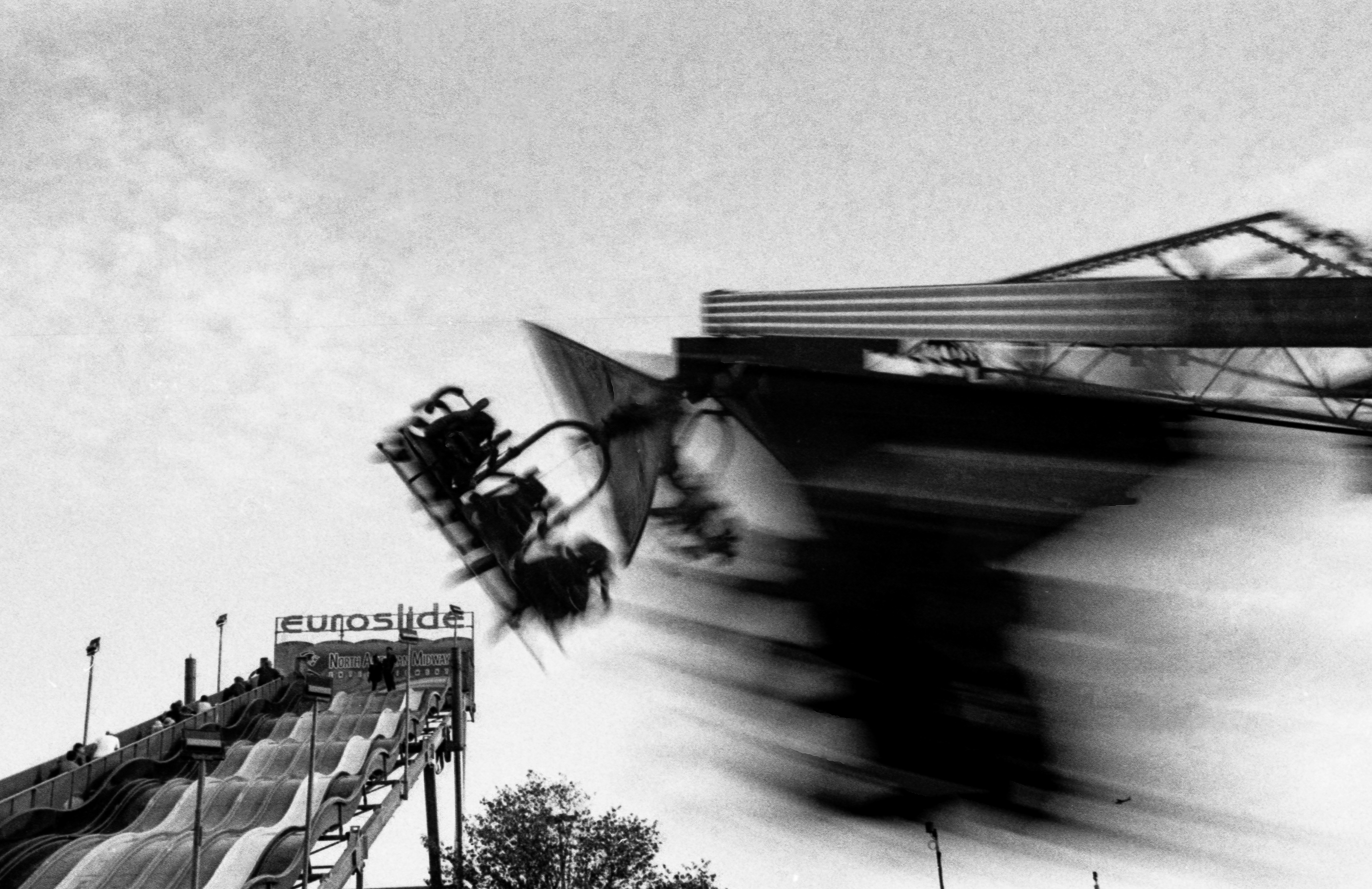 Amusement park ride at the Canadian National Exhibition taken on black and white film - 相关推荐