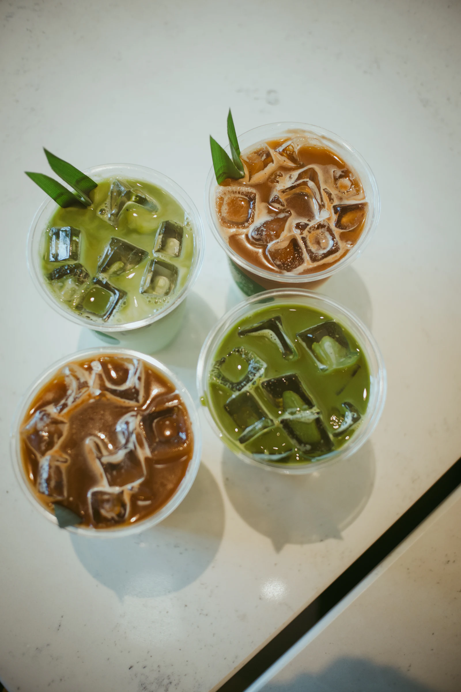 Bốn ly matcha và cà phê đá