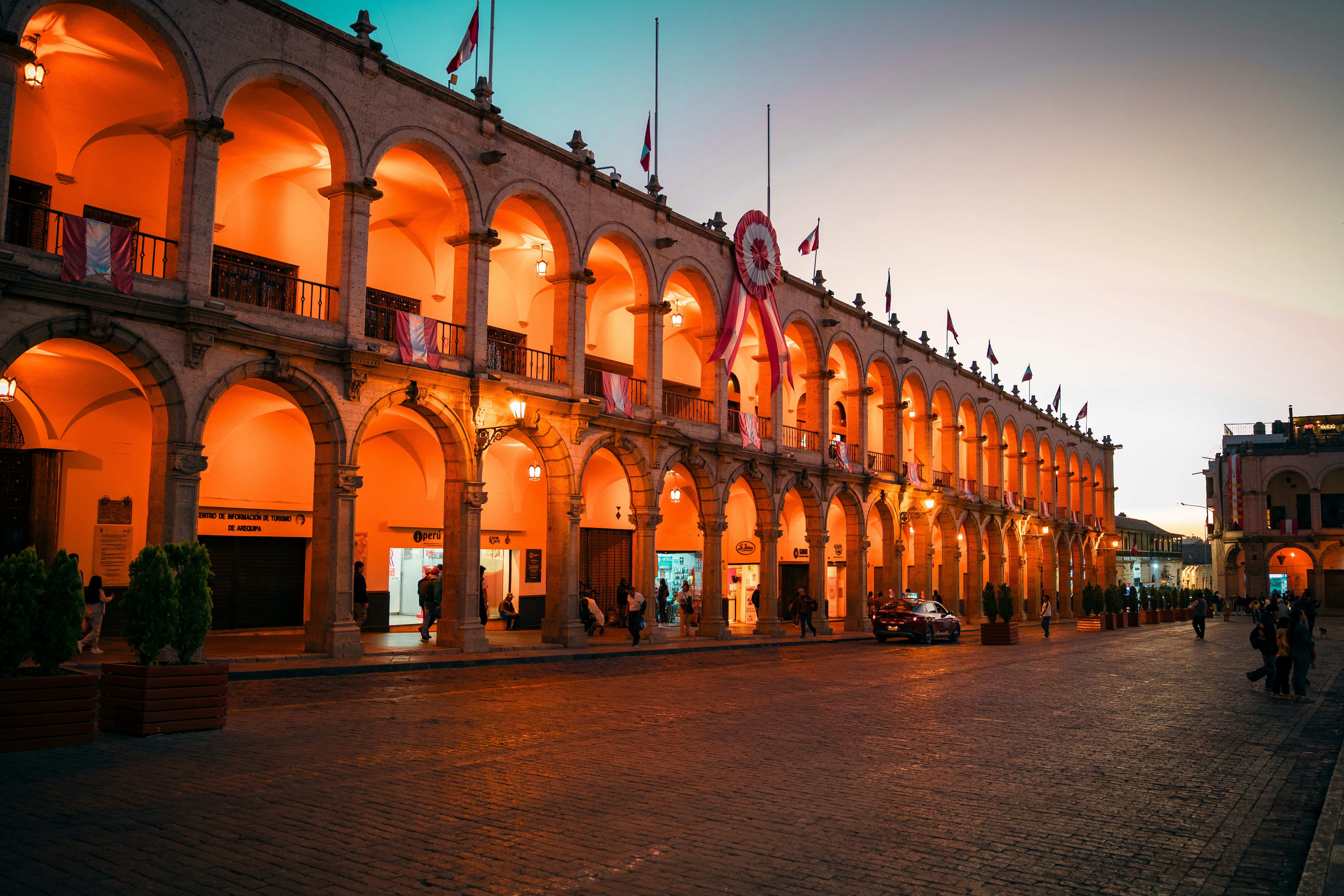 Coberturas cambiarias en contratos B2B: cómo las pymes exportadoras peruanas protegen sus márgenes sin perder competitividad