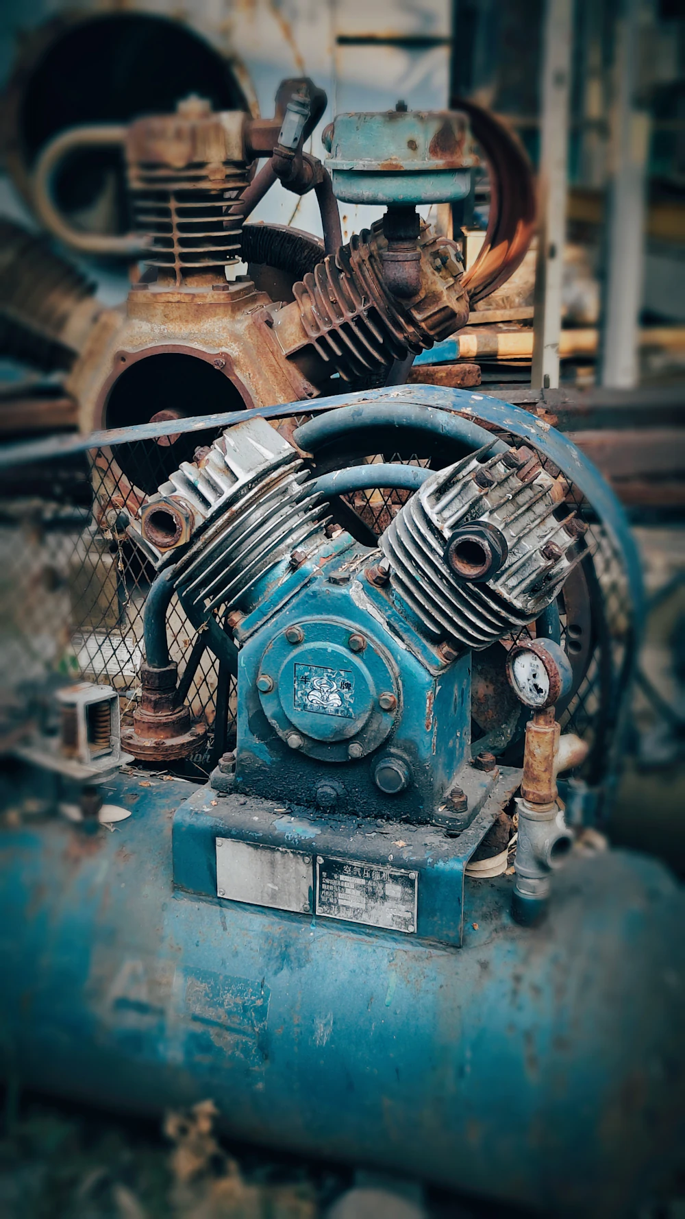 Industrial air compressor and pressure gauge