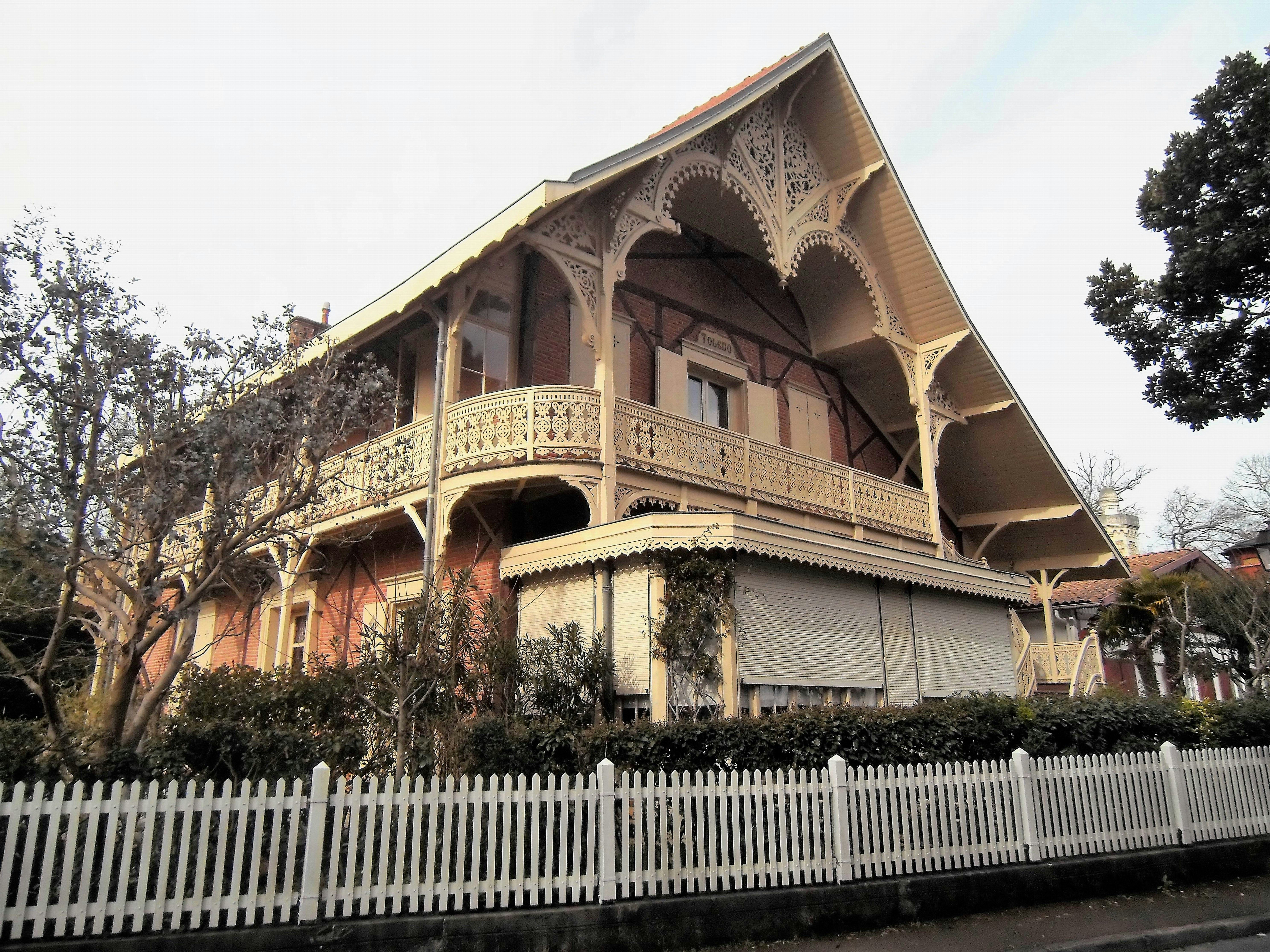 victorian balcony architecture, wallpaper, Mistakes to Avoid When Designing Victorian Balcony 5