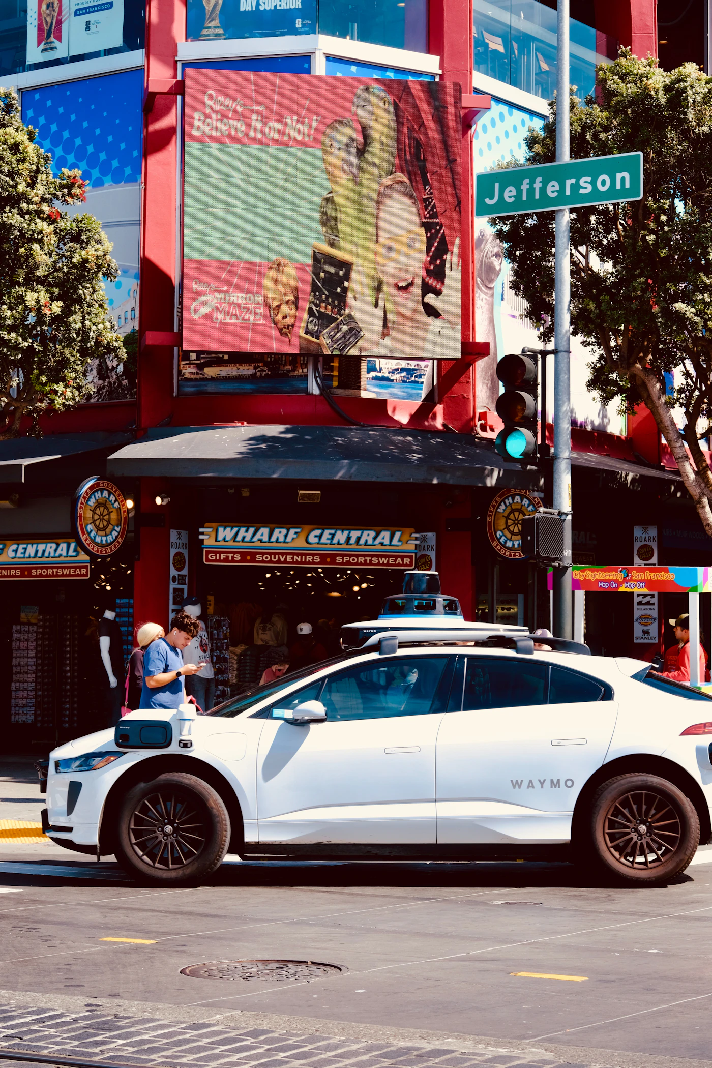 Waymo obtient le feu vert pour étendre ses robotaxis à 18 comtés californiens — Auto