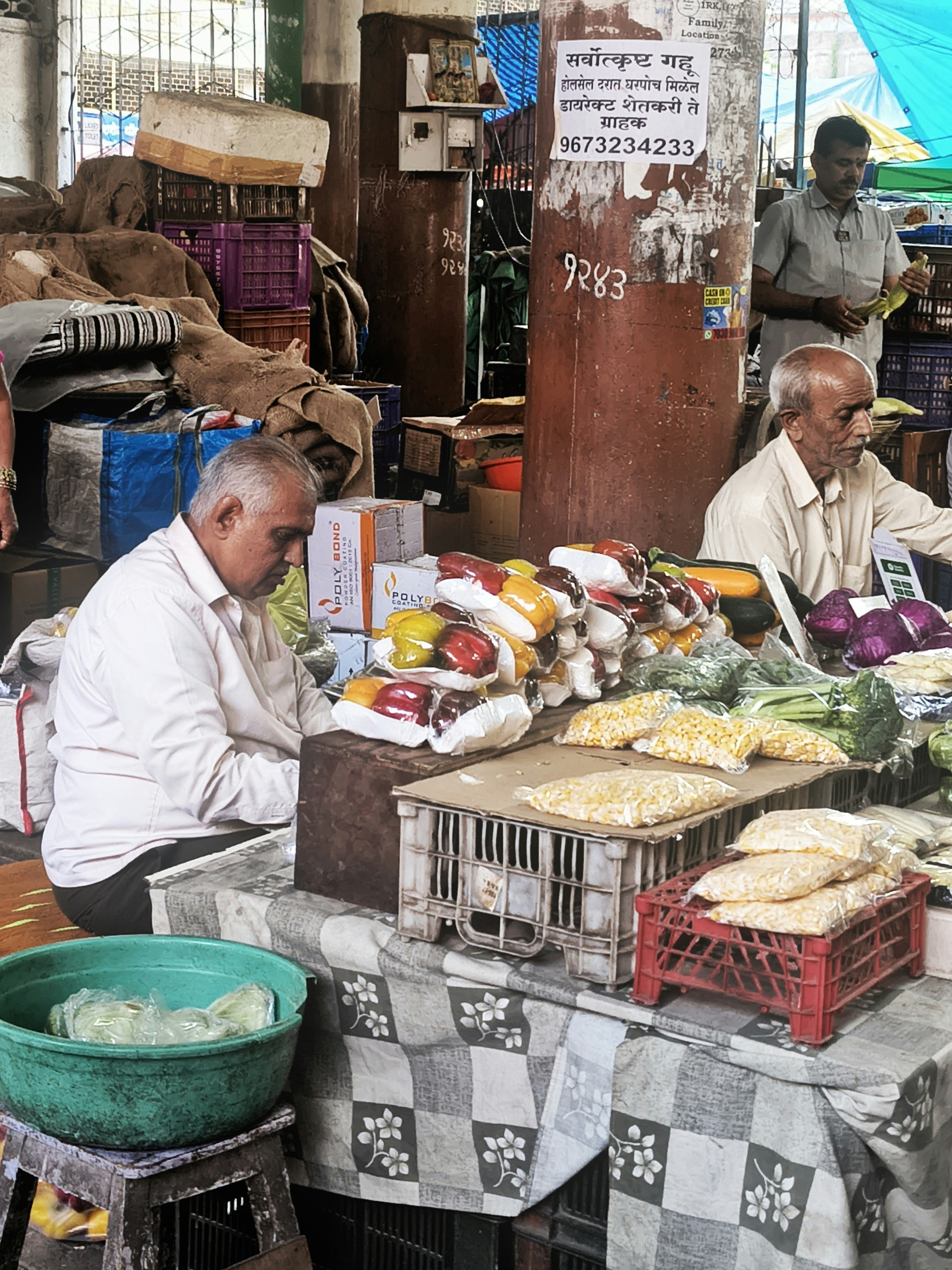 How much does a seafood meal cost in Labuan Bajo in 2026?