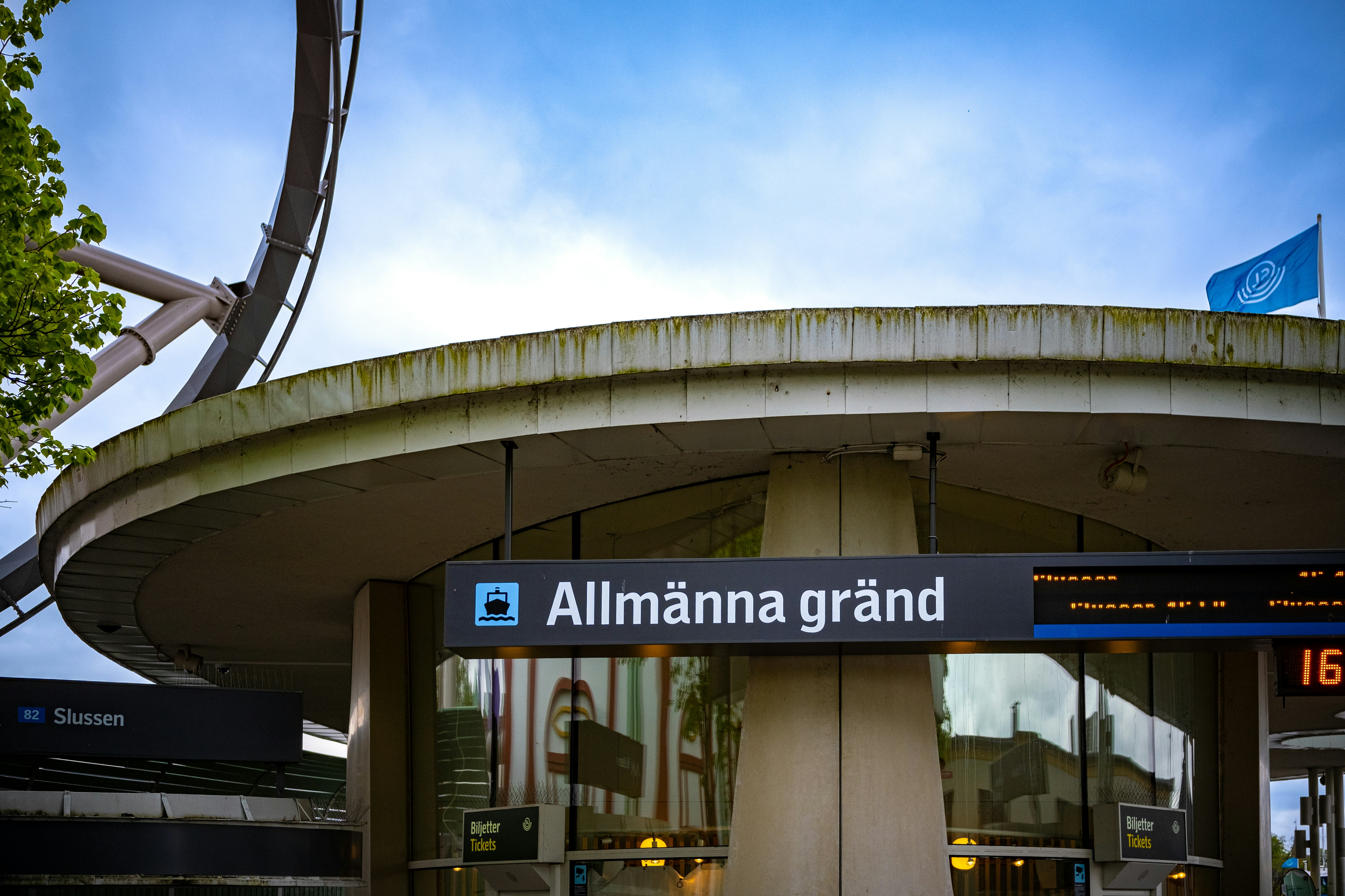 A ferry terminal sign reading Allmänna gränd under a circular roof in Stockholm