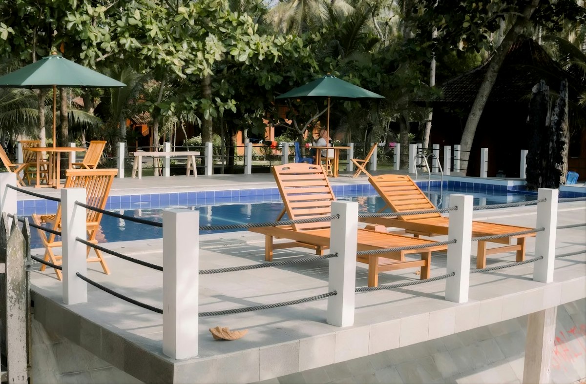Pool lounger outdoor chaise lounge patio