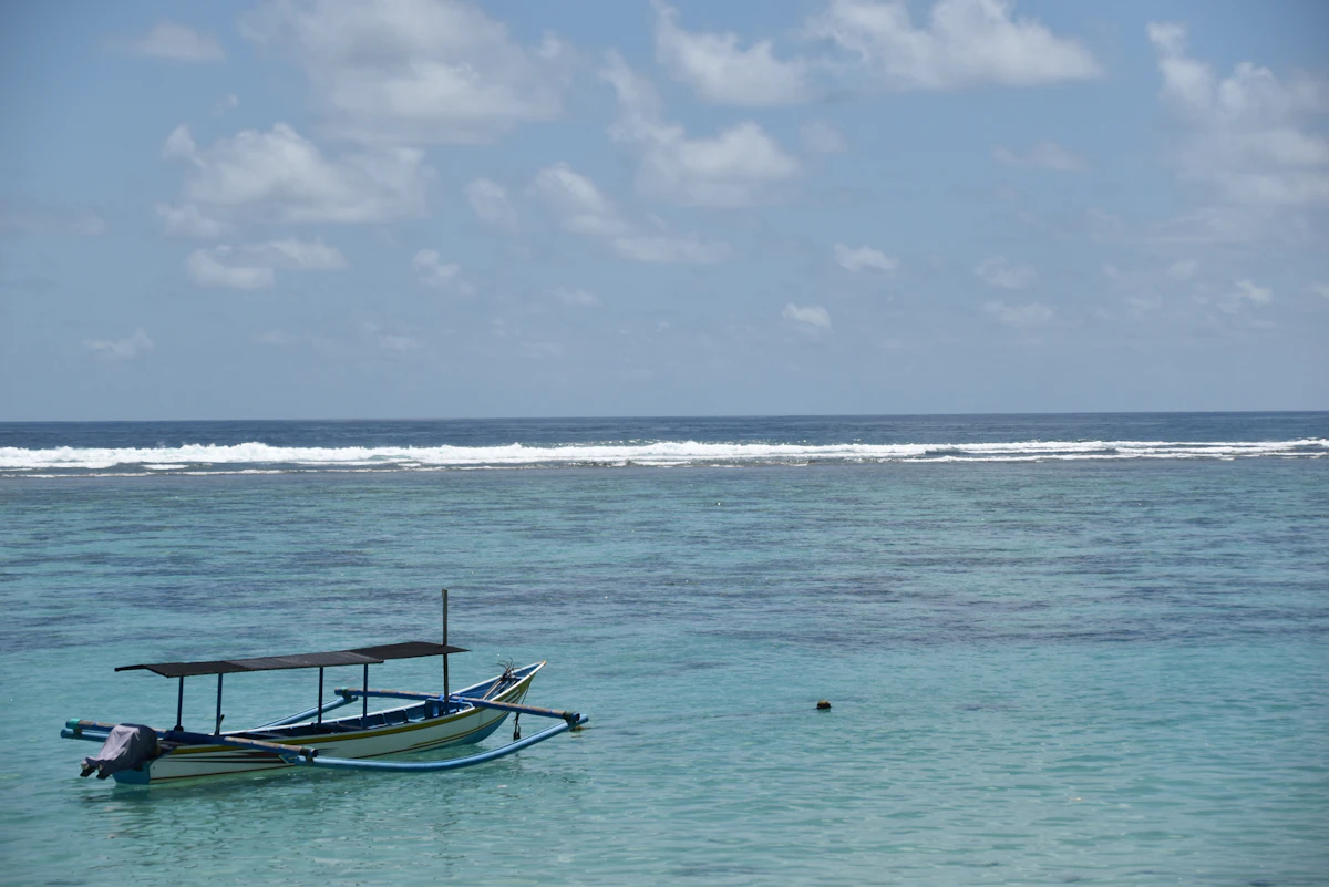 Liukang Loe Coral Island Outrigger Boat & Turtle Snorkel