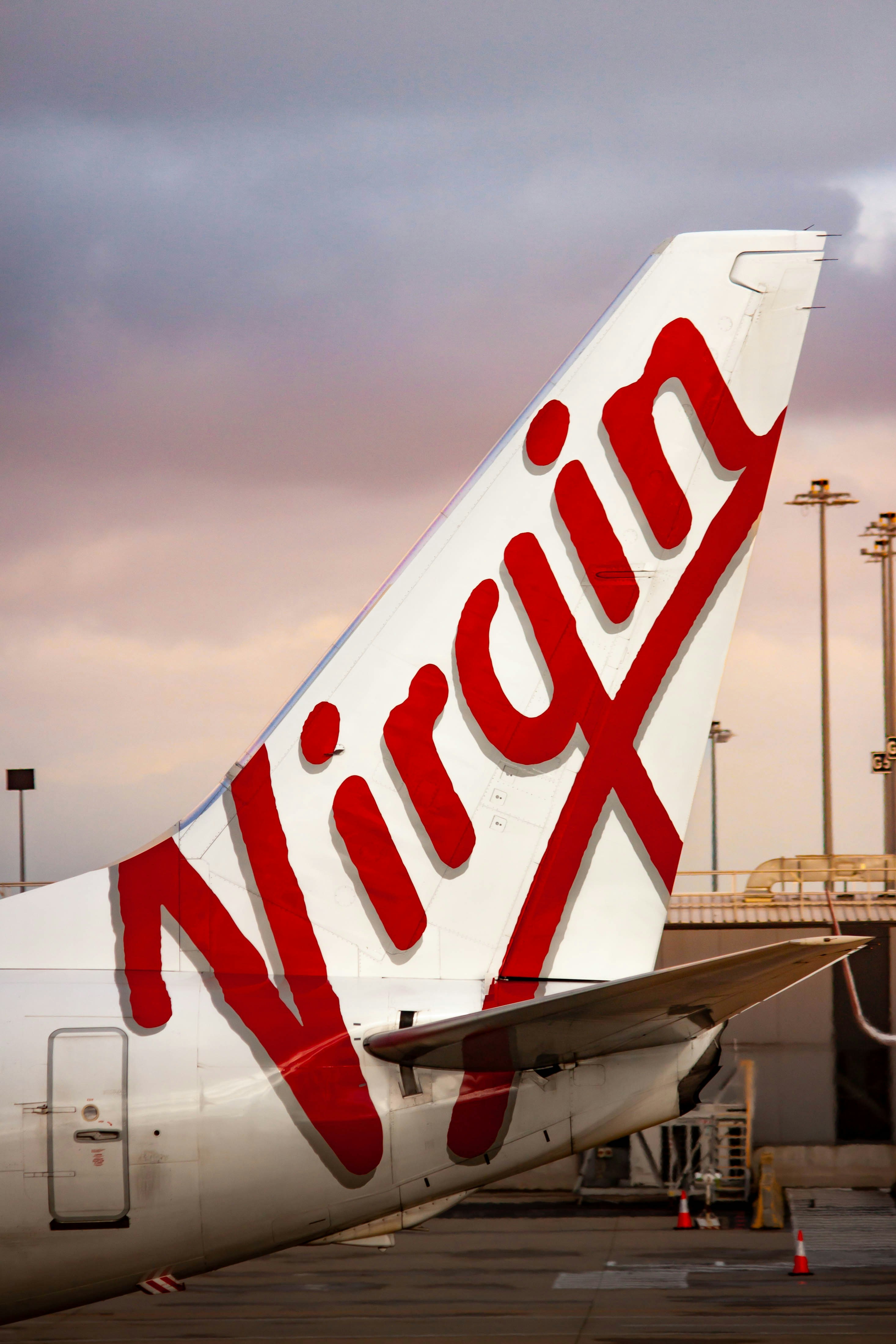 Virgin Australia Boeing 737-800 taxiing to gate at Melbourne airport