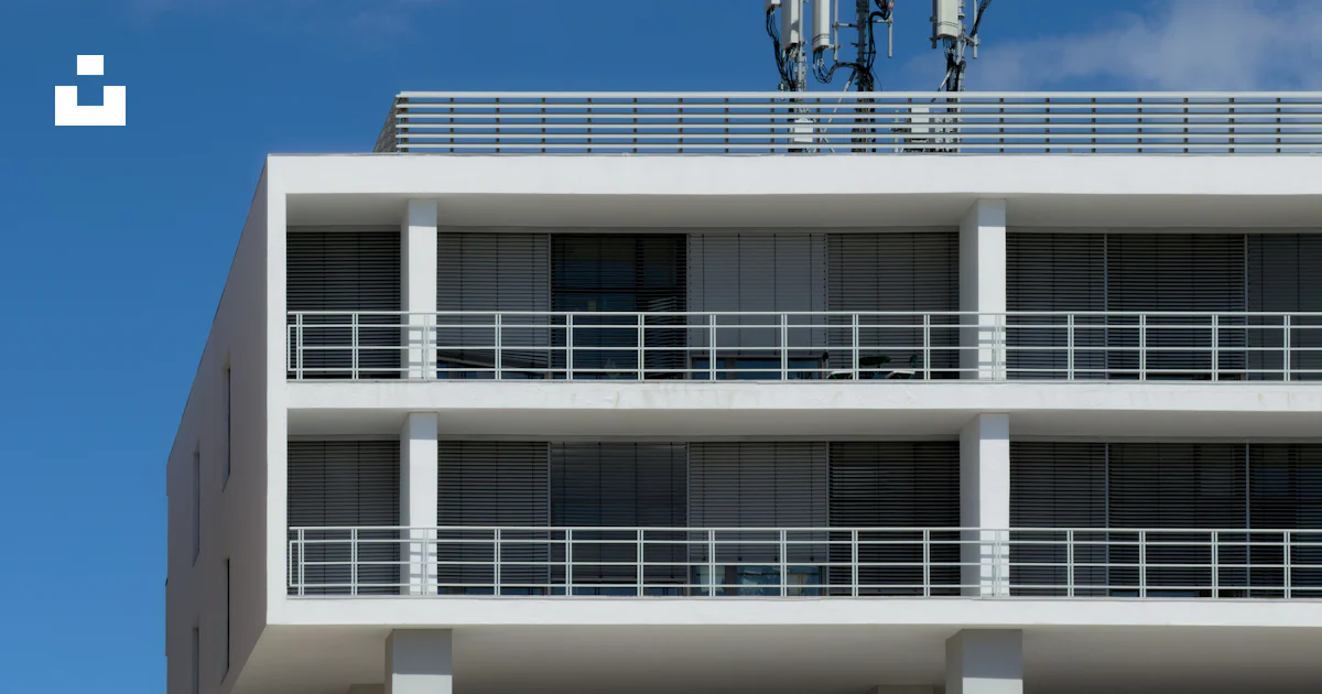 Cellular Stack Icon Apartment building with rooftop cell tower - Free Photo on Unsplash