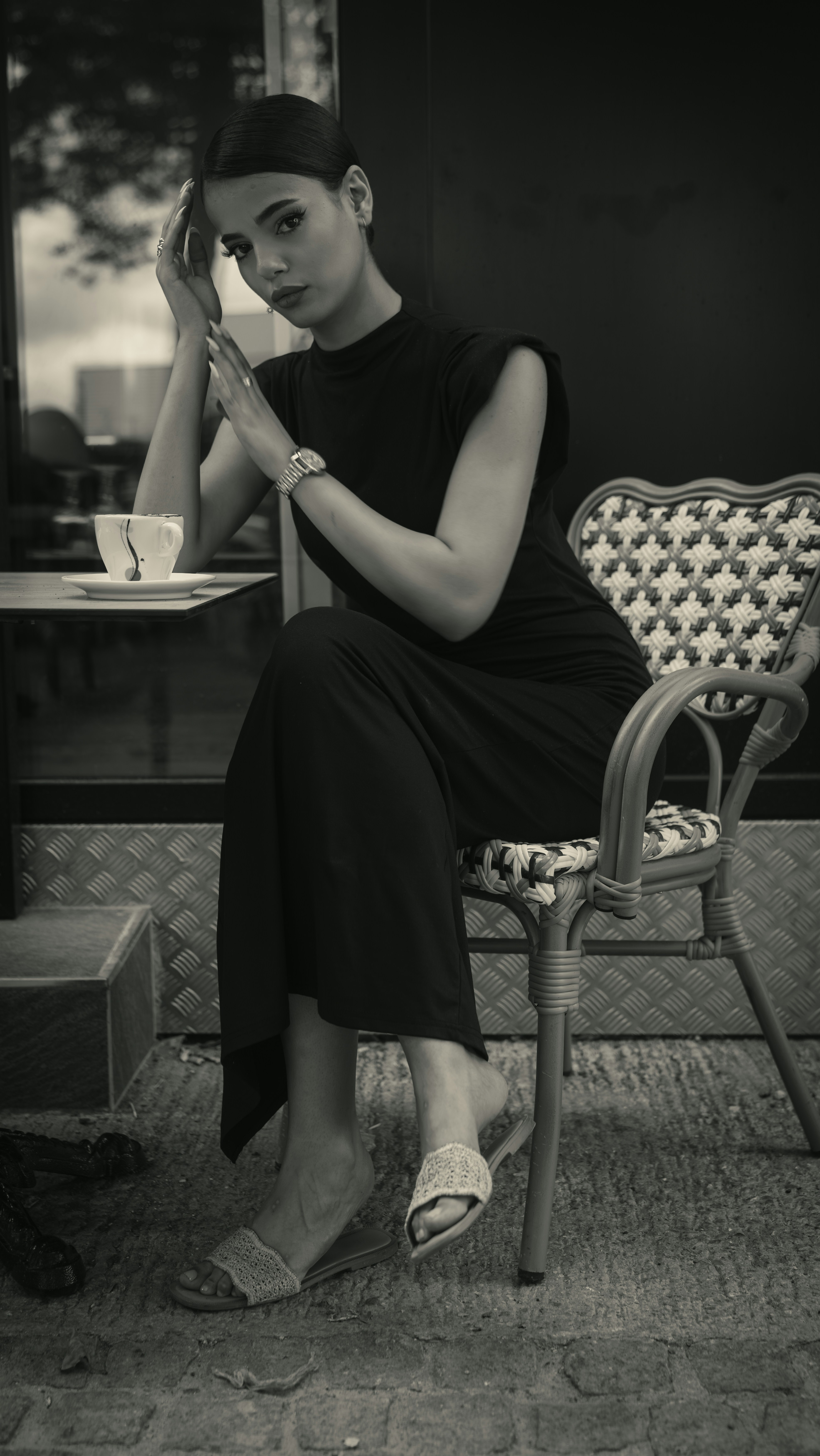 Woman in black dress at cafe - Free Photo on Unsplash