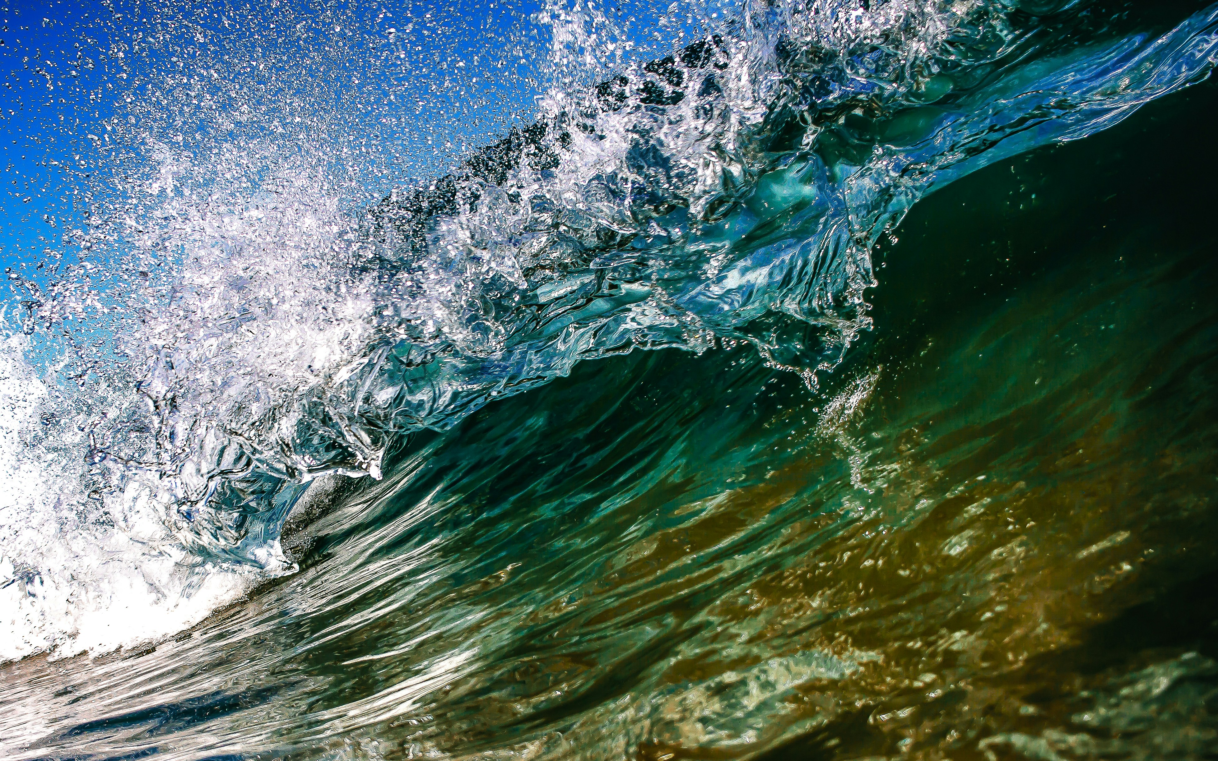 Ocean wave breaking with sea spray - Free Photo on Unsplash