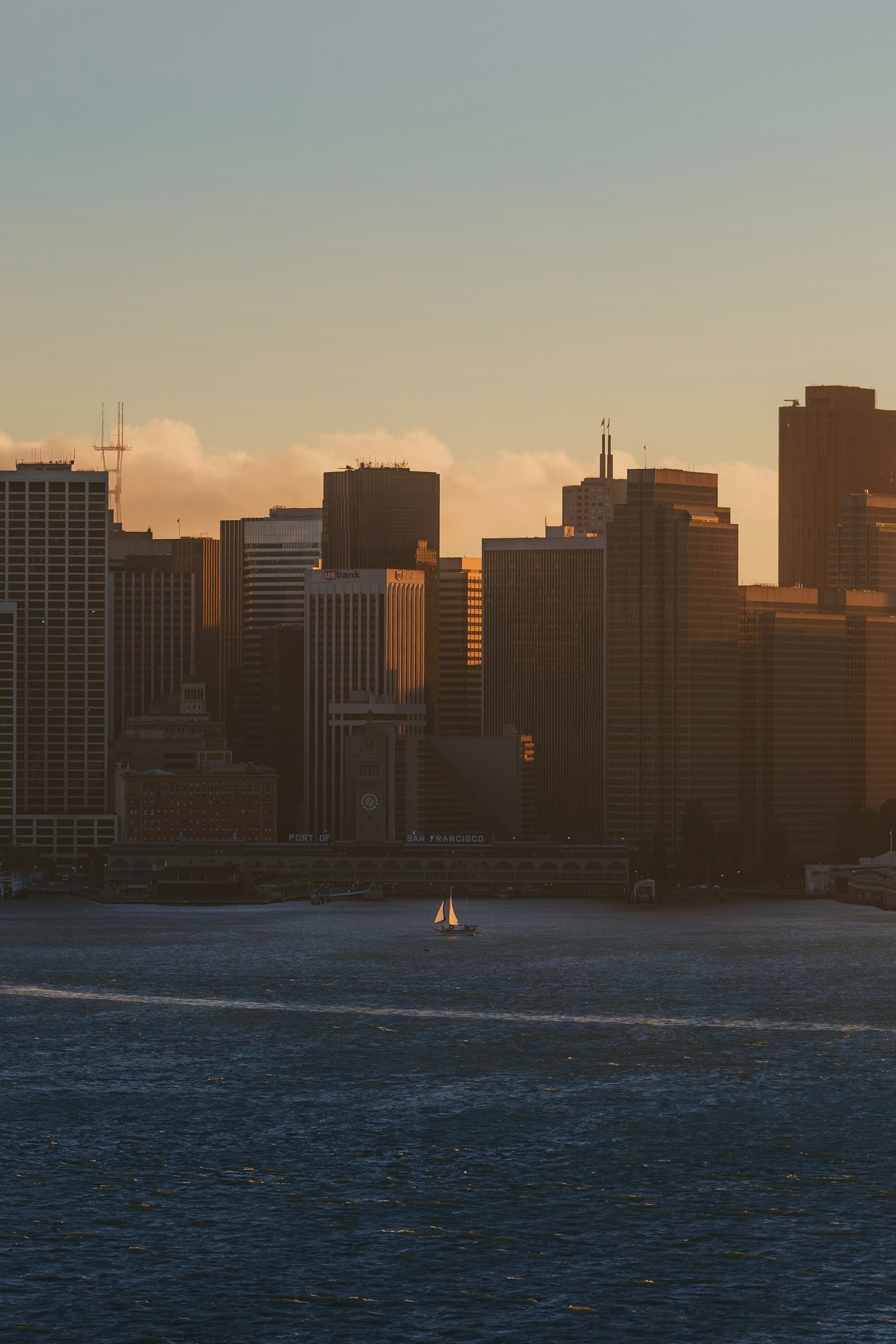 A sailboat on the bay before the San Francisco skyline at golden hour - 相关推荐