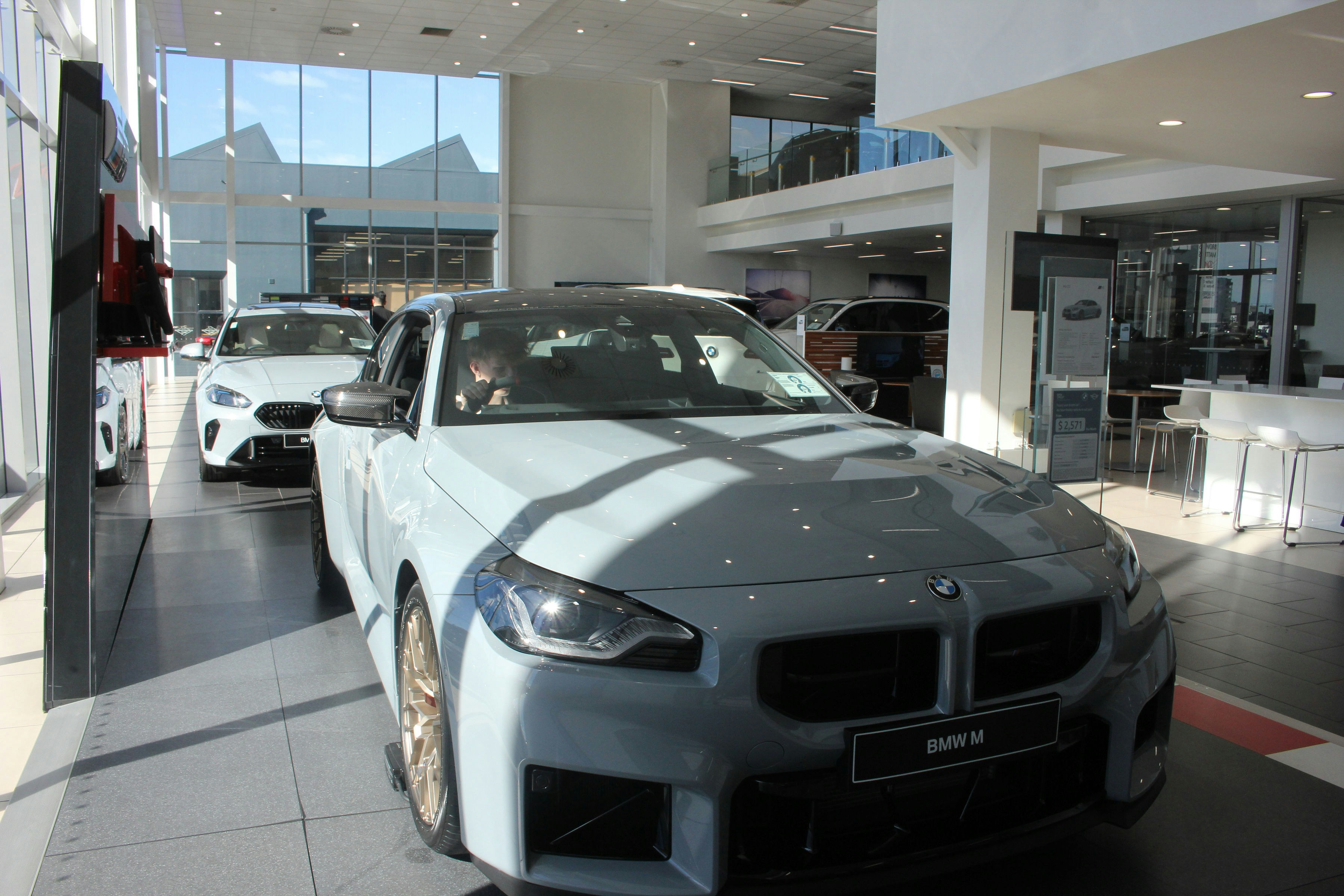 How to Bid on a Car at an Online Auction Without Overpaying