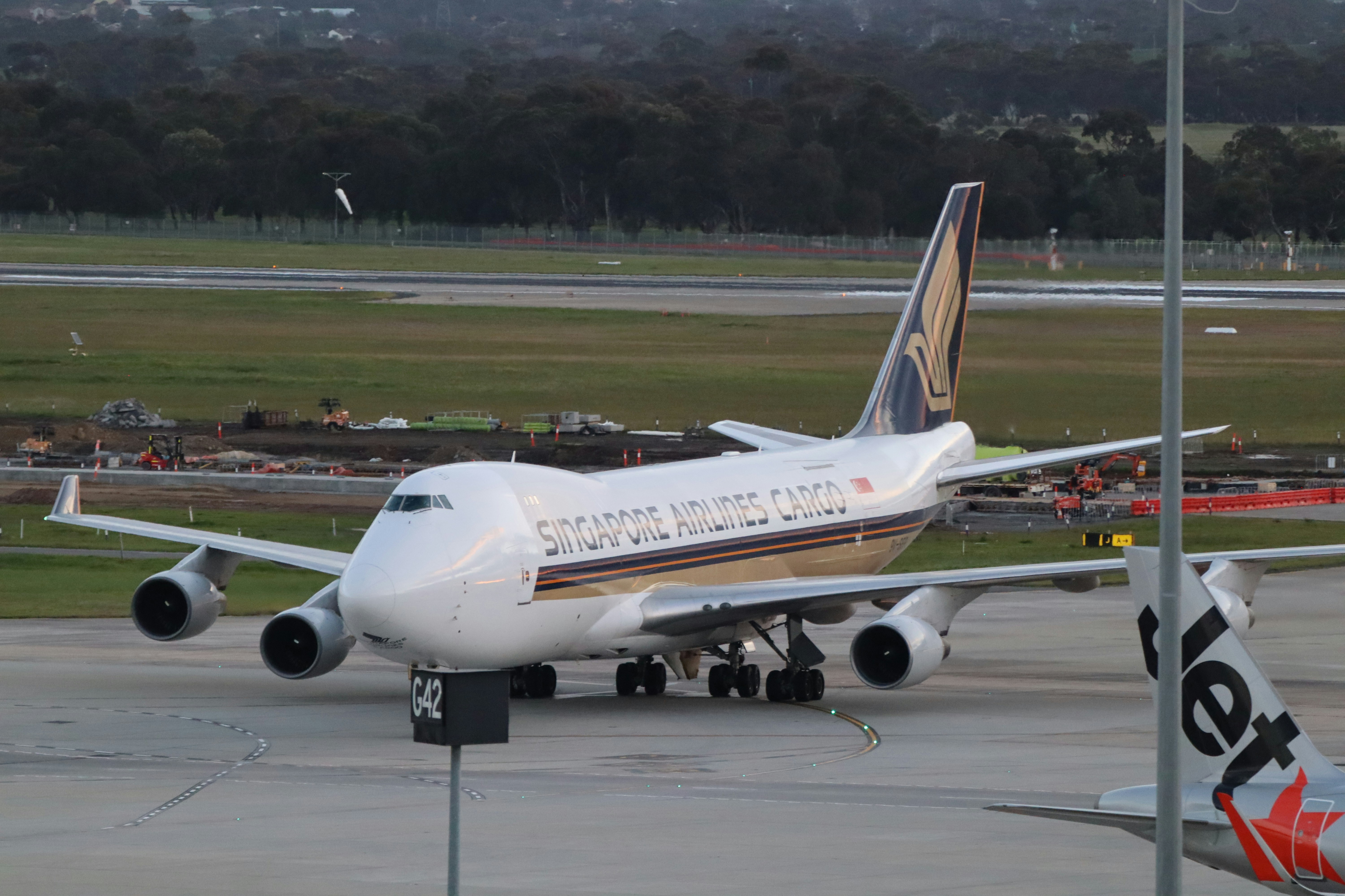 Singapore Airlines Cargo Boeing 747 - Free Photo on Unsplash