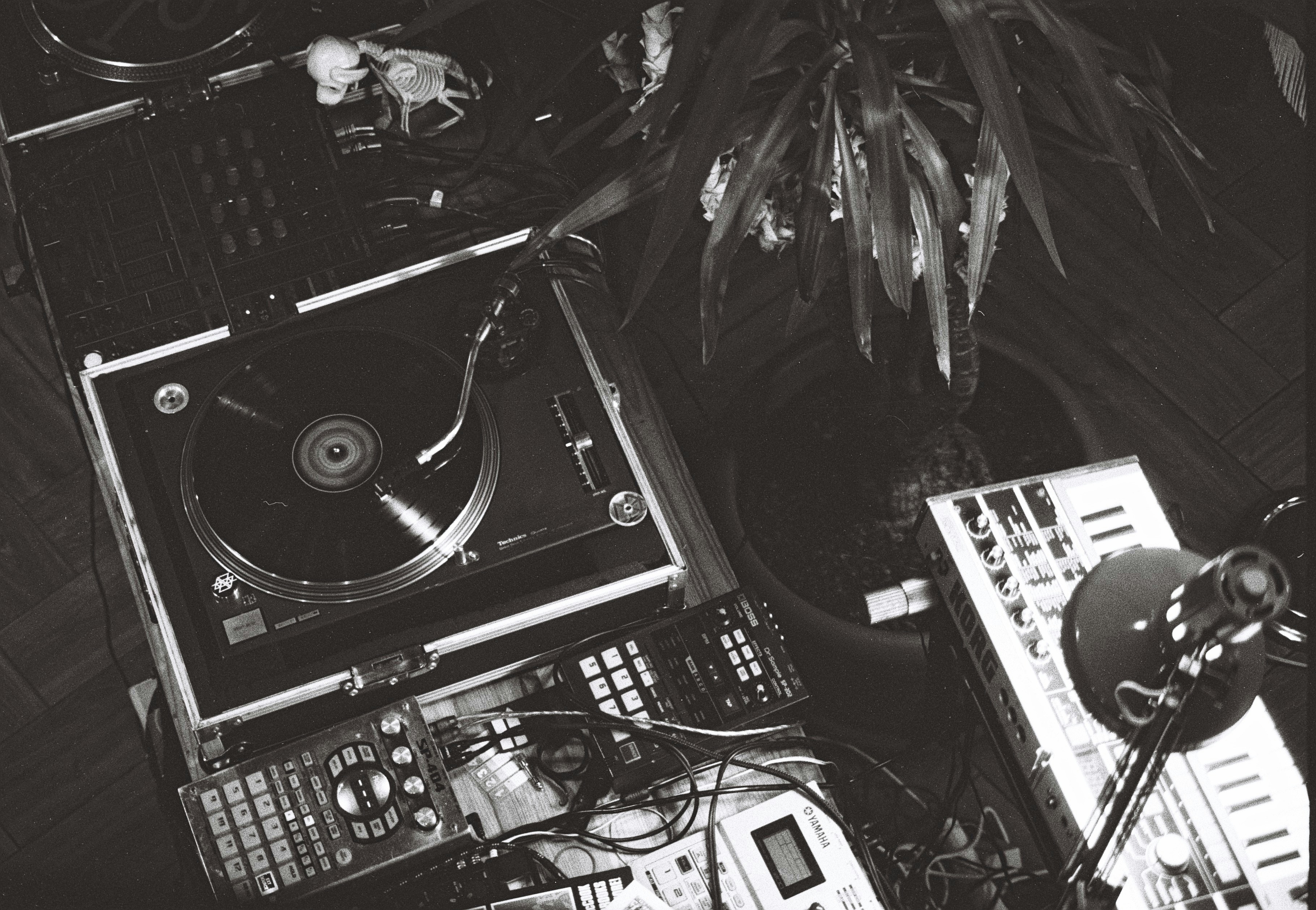 Glitch is the New Glam: Why Gen Z Is Falling Hard for Analog Imperfection