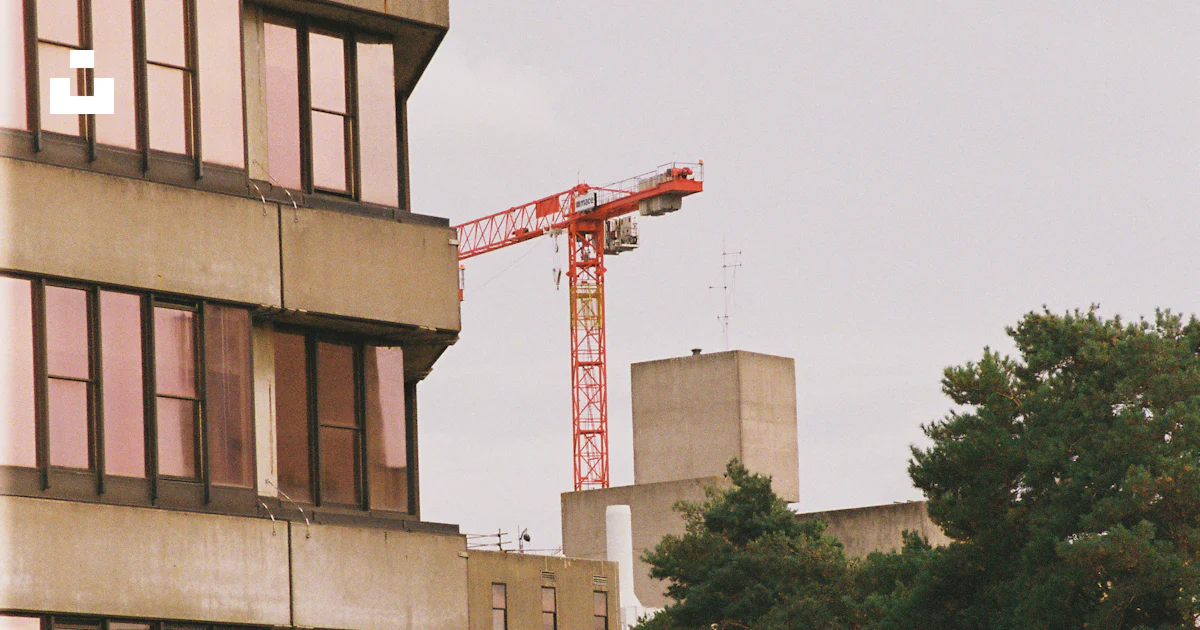 Figure Using Basic Shapes Figure sculpture on brutalist building rooftop - Free Photo on Unsplash