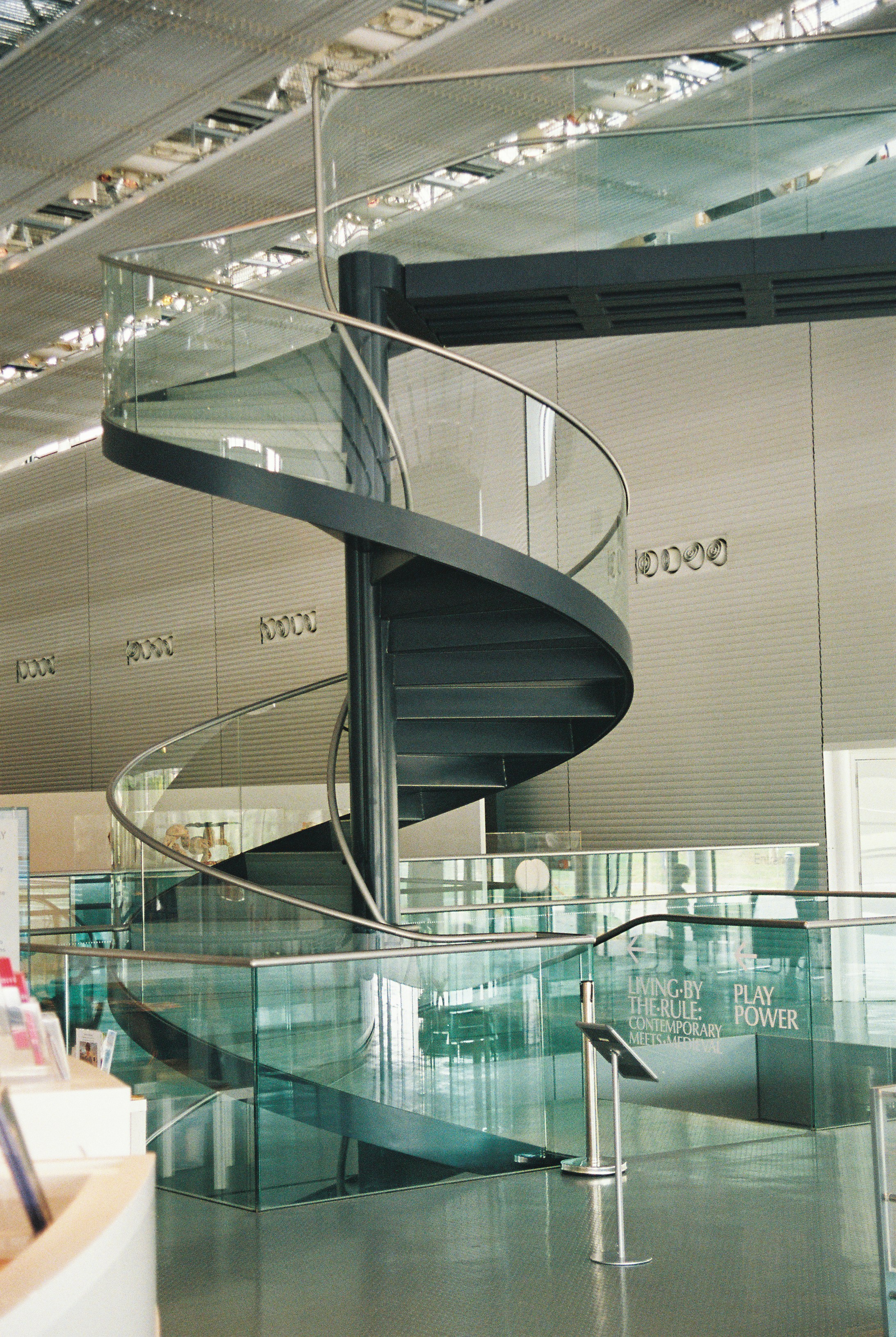 Spiral staircase in modern gallery atrium - Free Photo on Unsplash