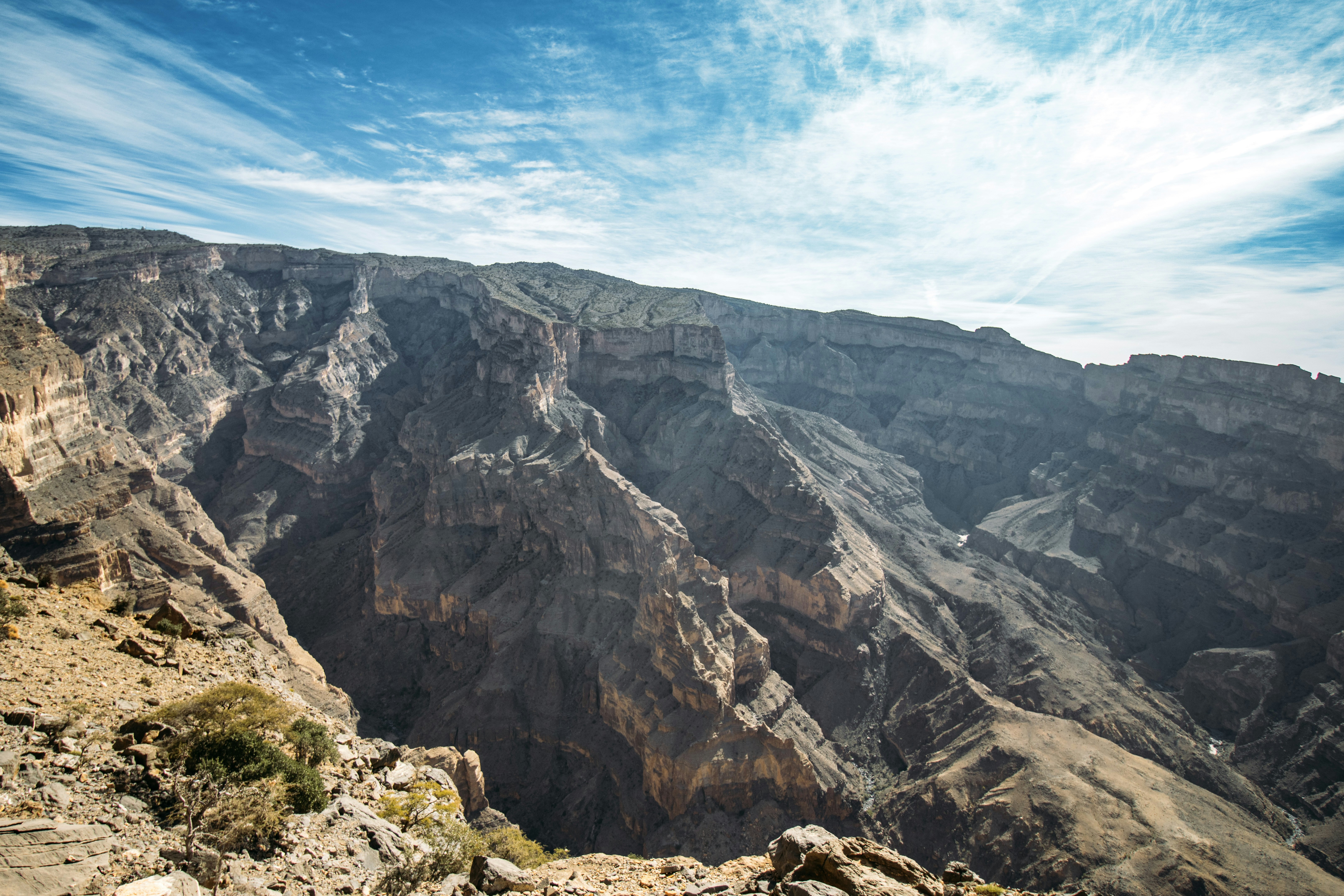Canyon roccioso dalle pareti vertiginose del Wadi Ghul, Oman