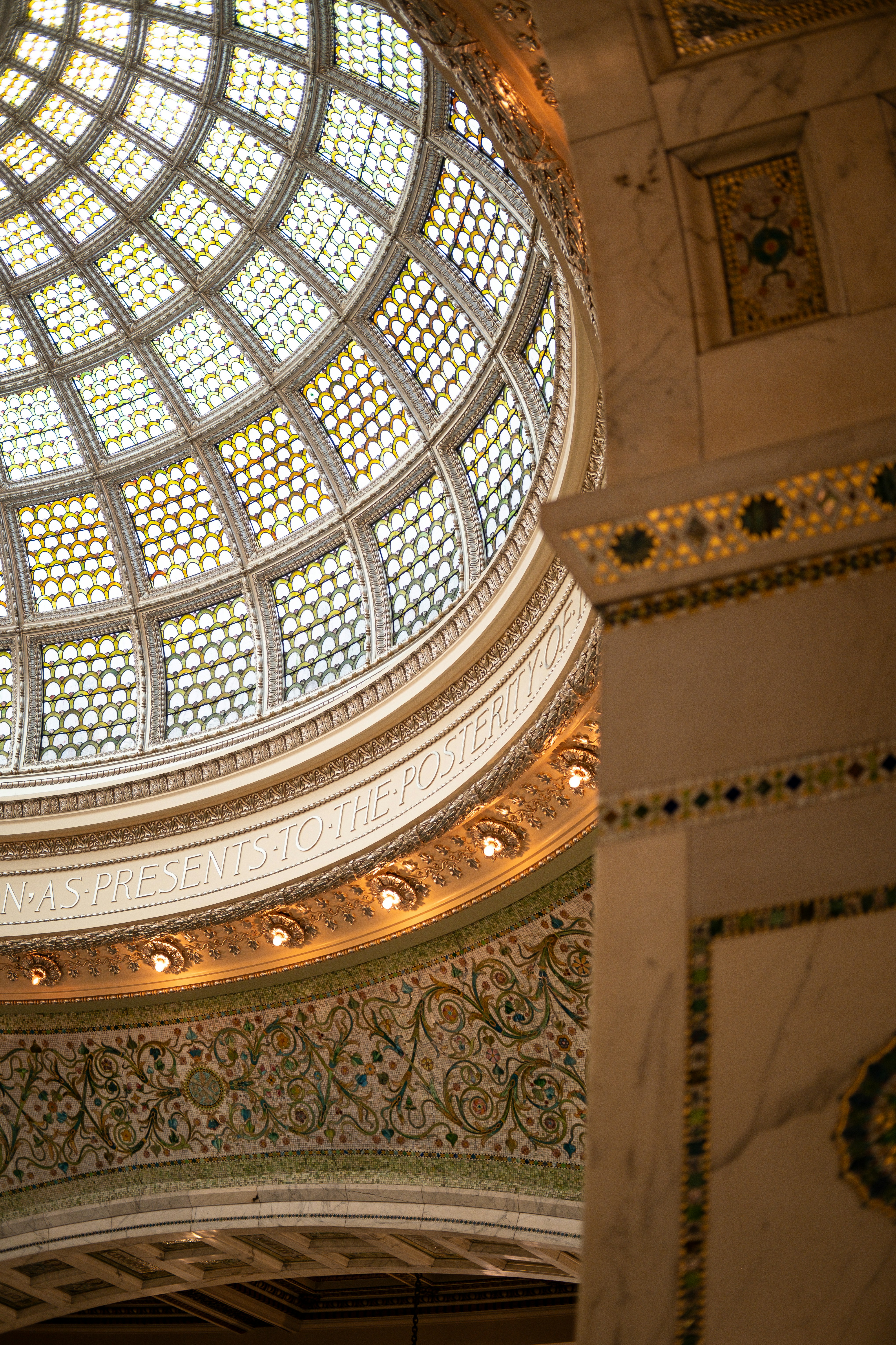 The Tiffany dome in the Chicago Cultural Center with intricate stained glass and marble - 相关推荐