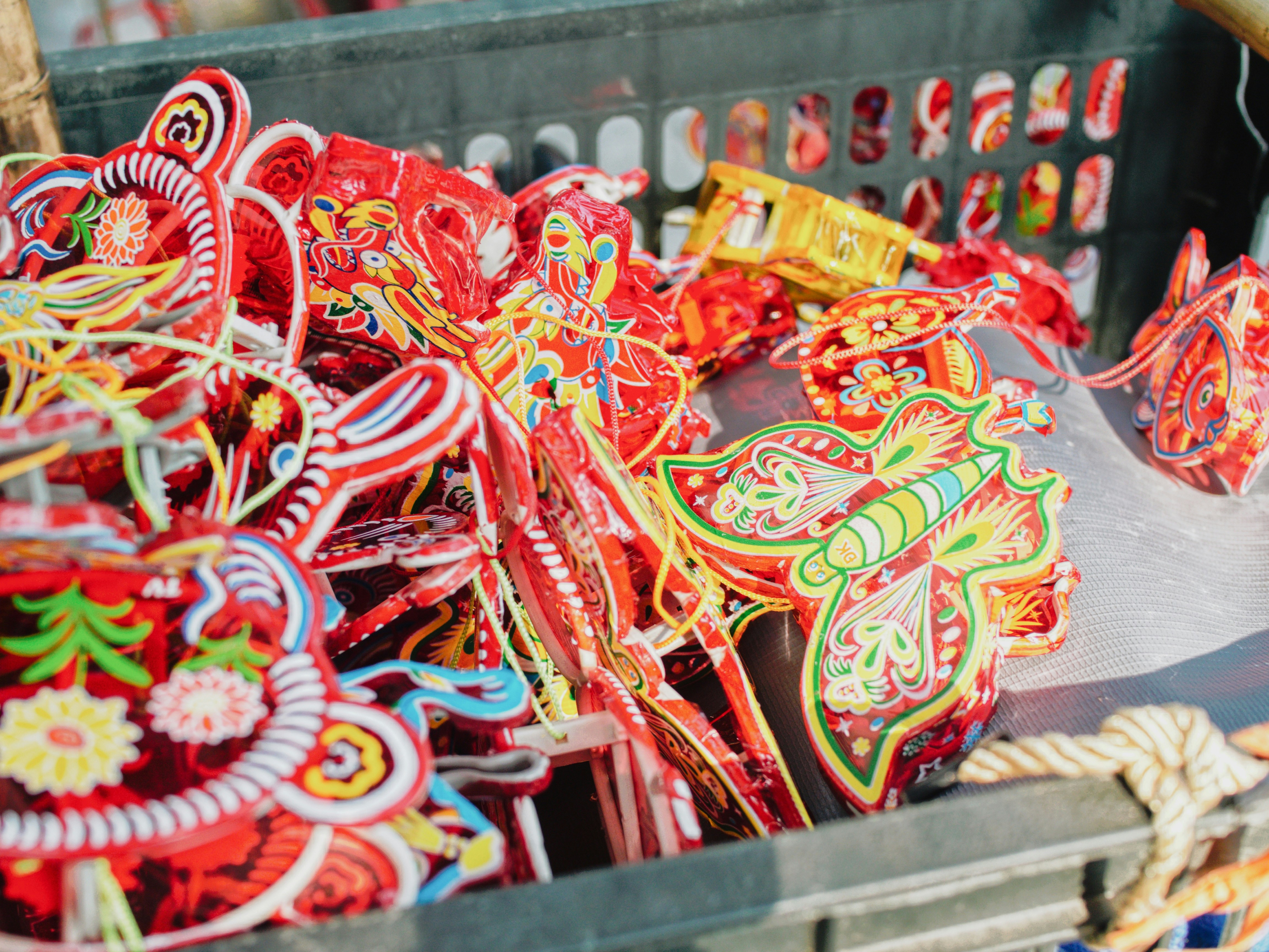 Colorful paper lanterns in crate - Free Photo on Unsplash