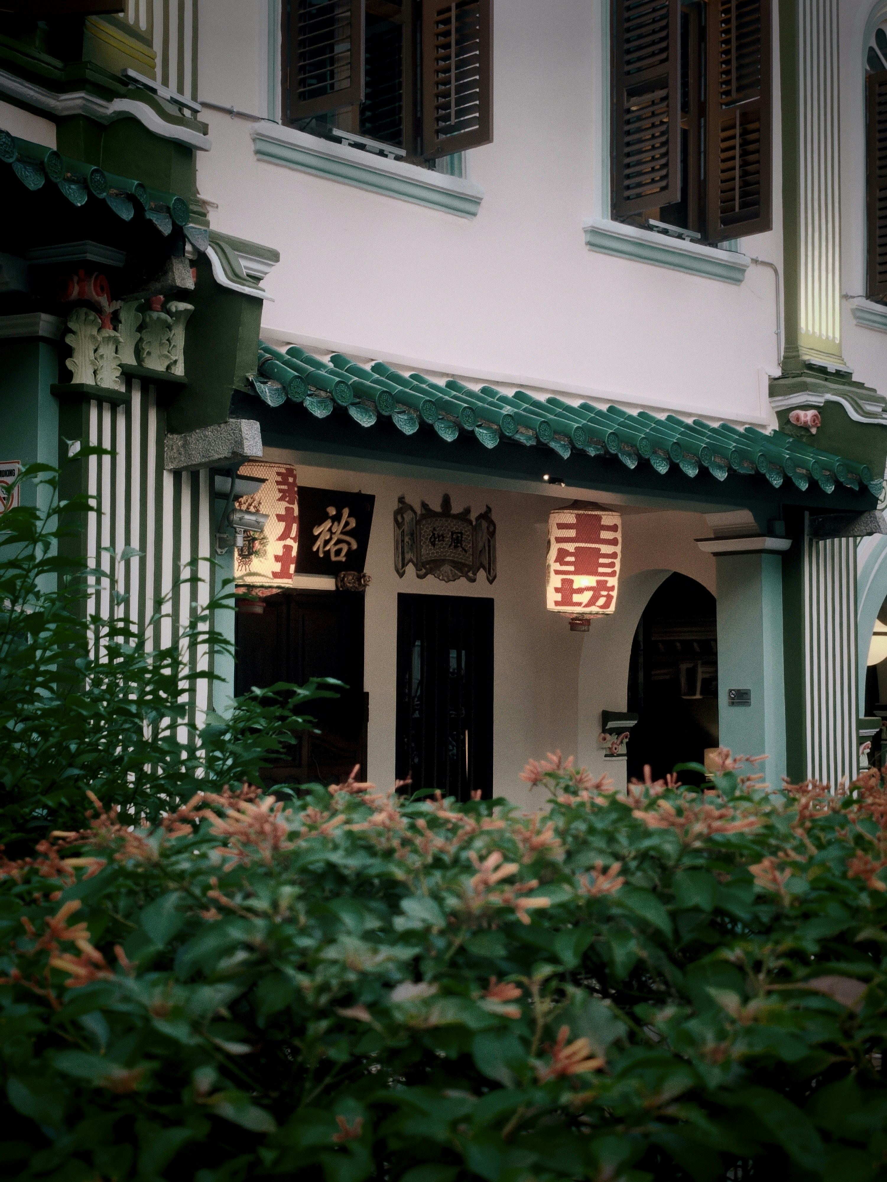 Shophouse with green roof and lanterns - Free Photo on Unsplash
