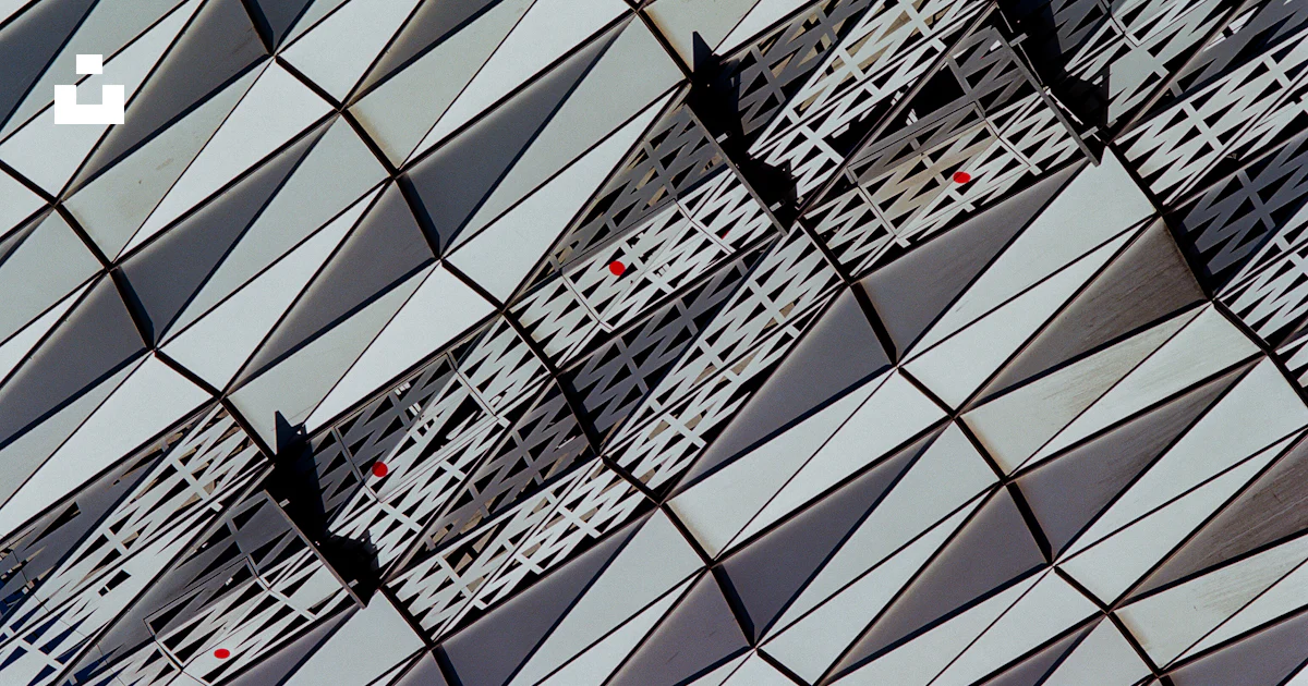 Diagonal Trellis Pattern Geometric white triangular panel pattern - Free Photo on Unsplash