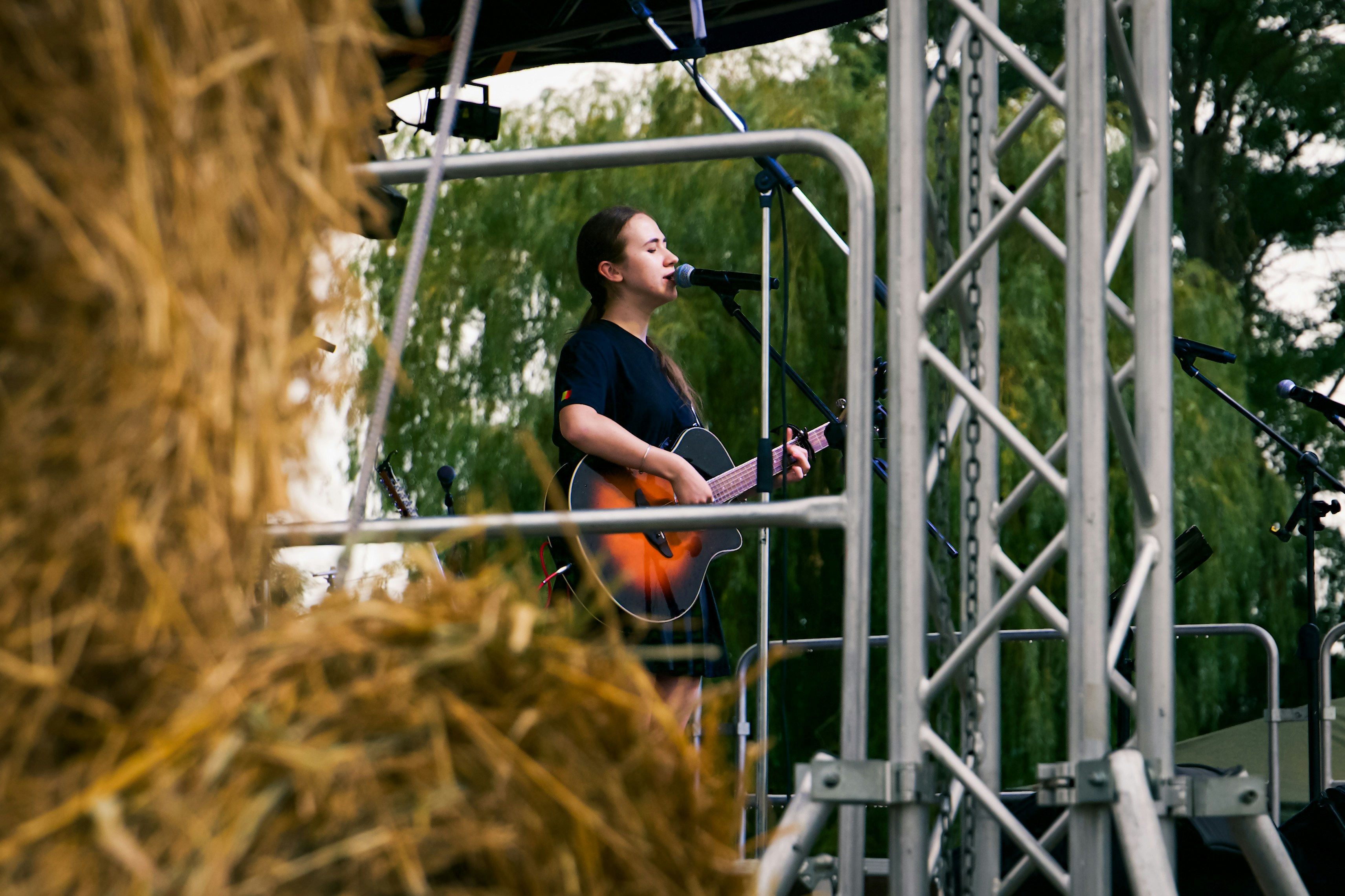 Woman singing and playing acoustic guitar - Free Photo on Unsplash