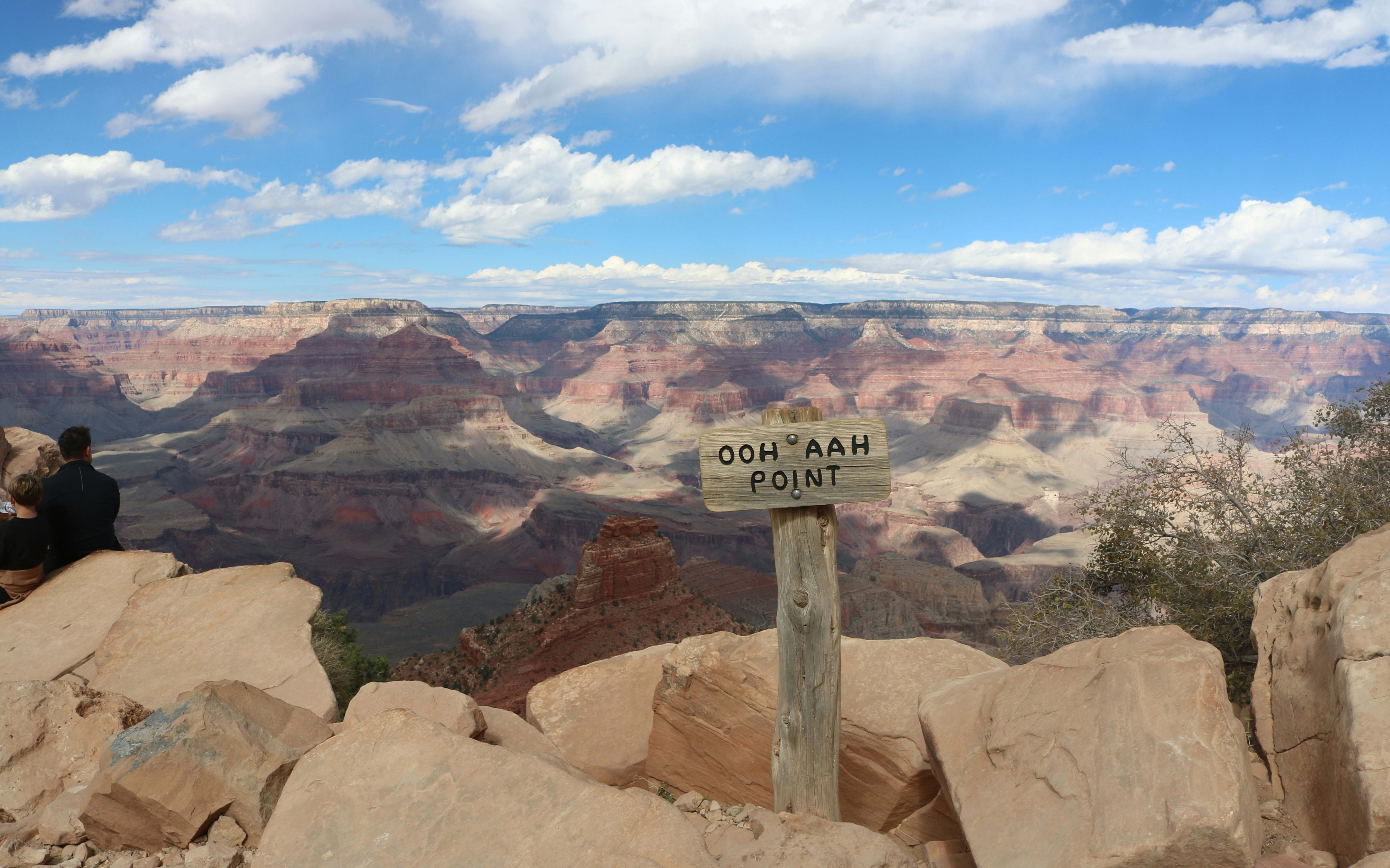 A wooden sign reading Ooh Aah Point overlooking the Grand Canyon in Arizona