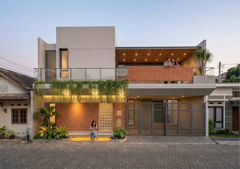 4 BHK Top Floor with Terrace in Defence Colony