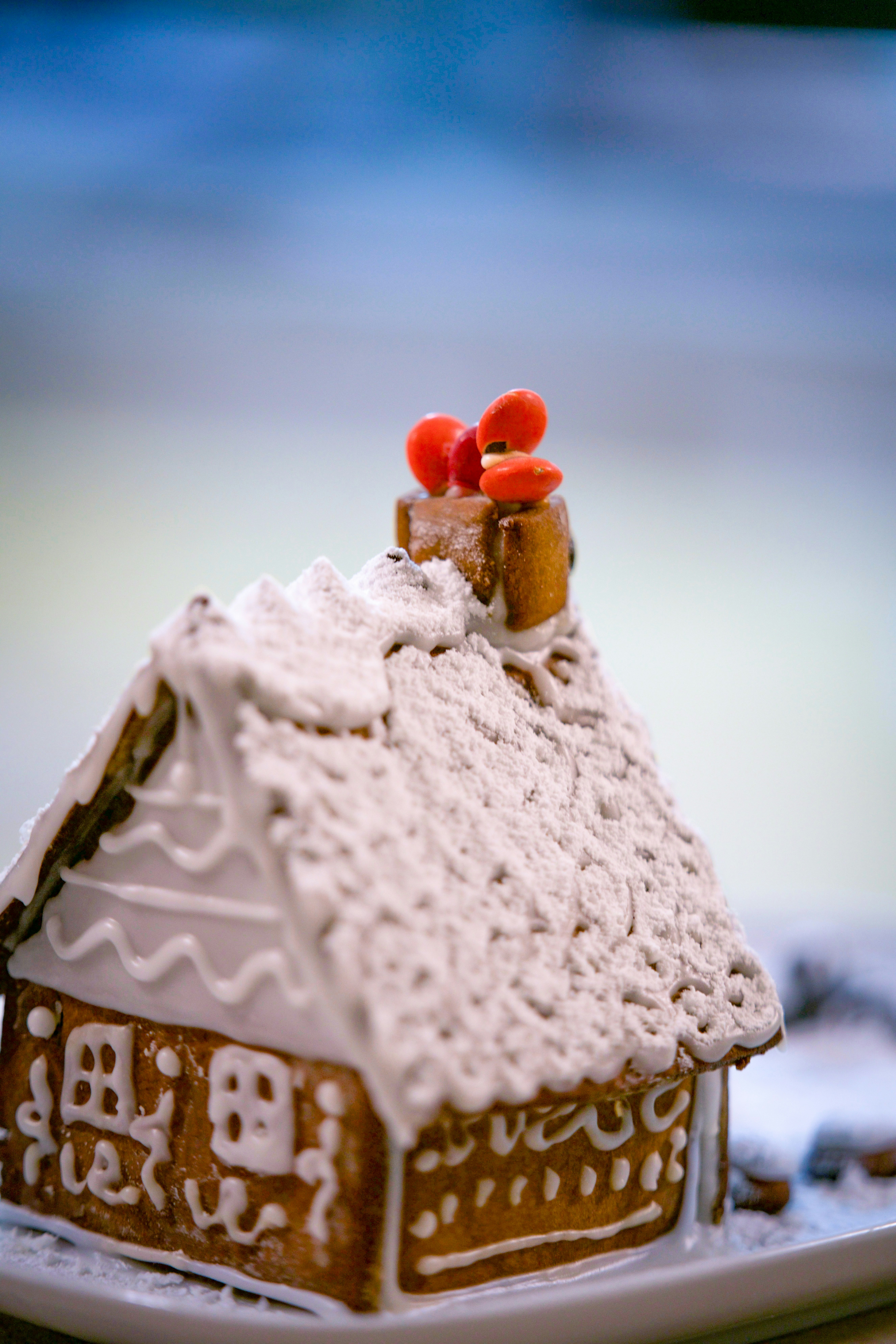 Casa de jengibre con glaseado y caramelos - Foto gratuita en Unsplash