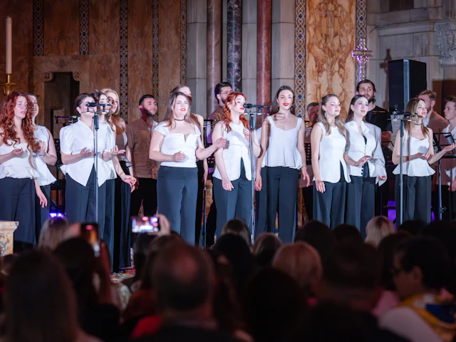 In concert, photo 4