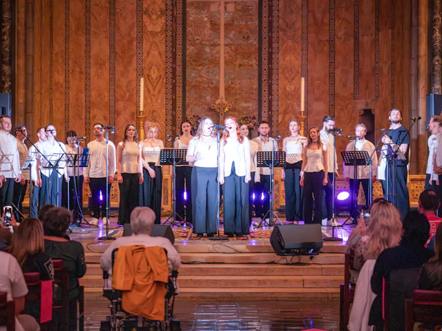 In concert, photo 8