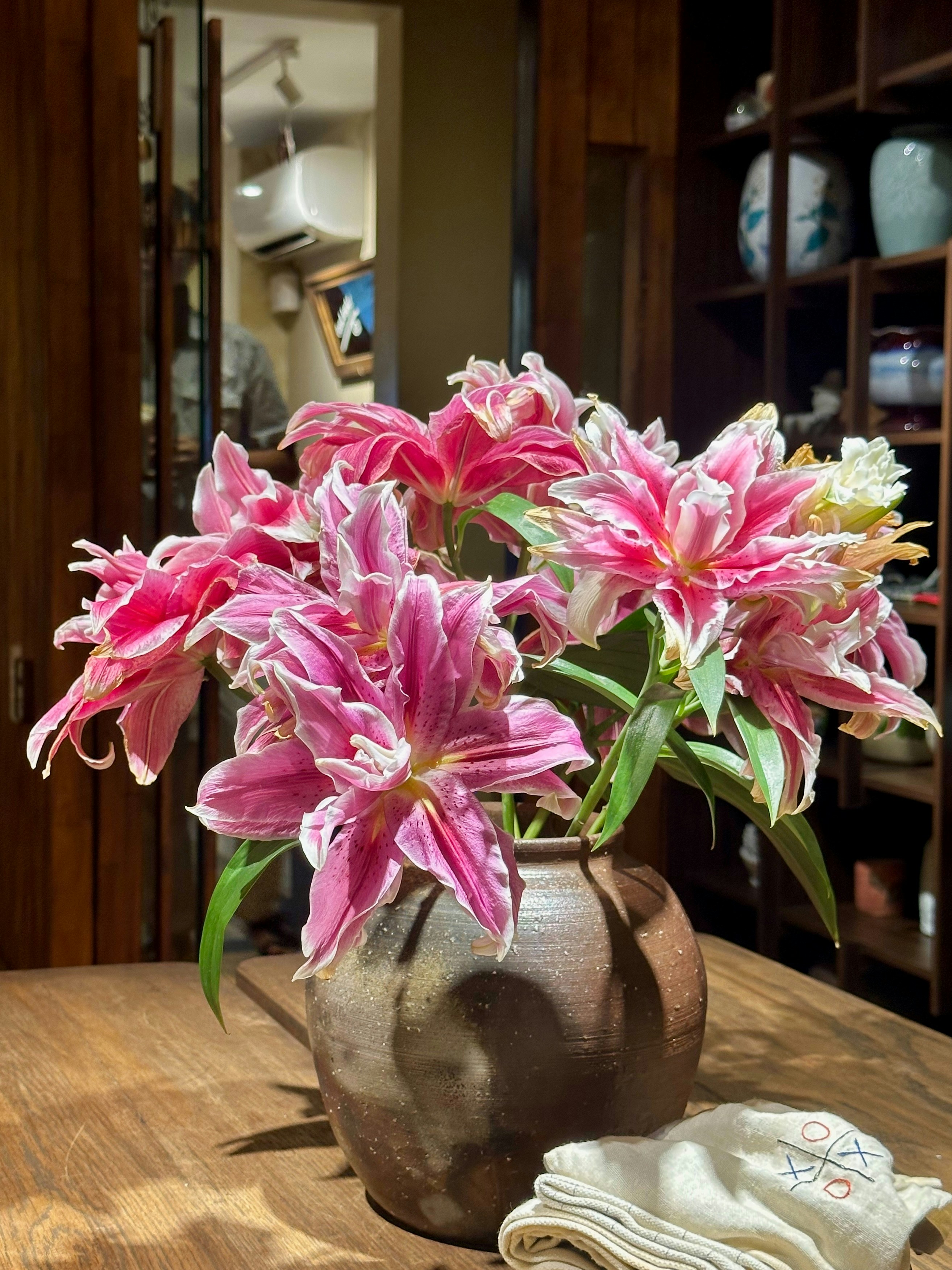 Pink double lilies in ceramic vase - Free Photo on Unsplash