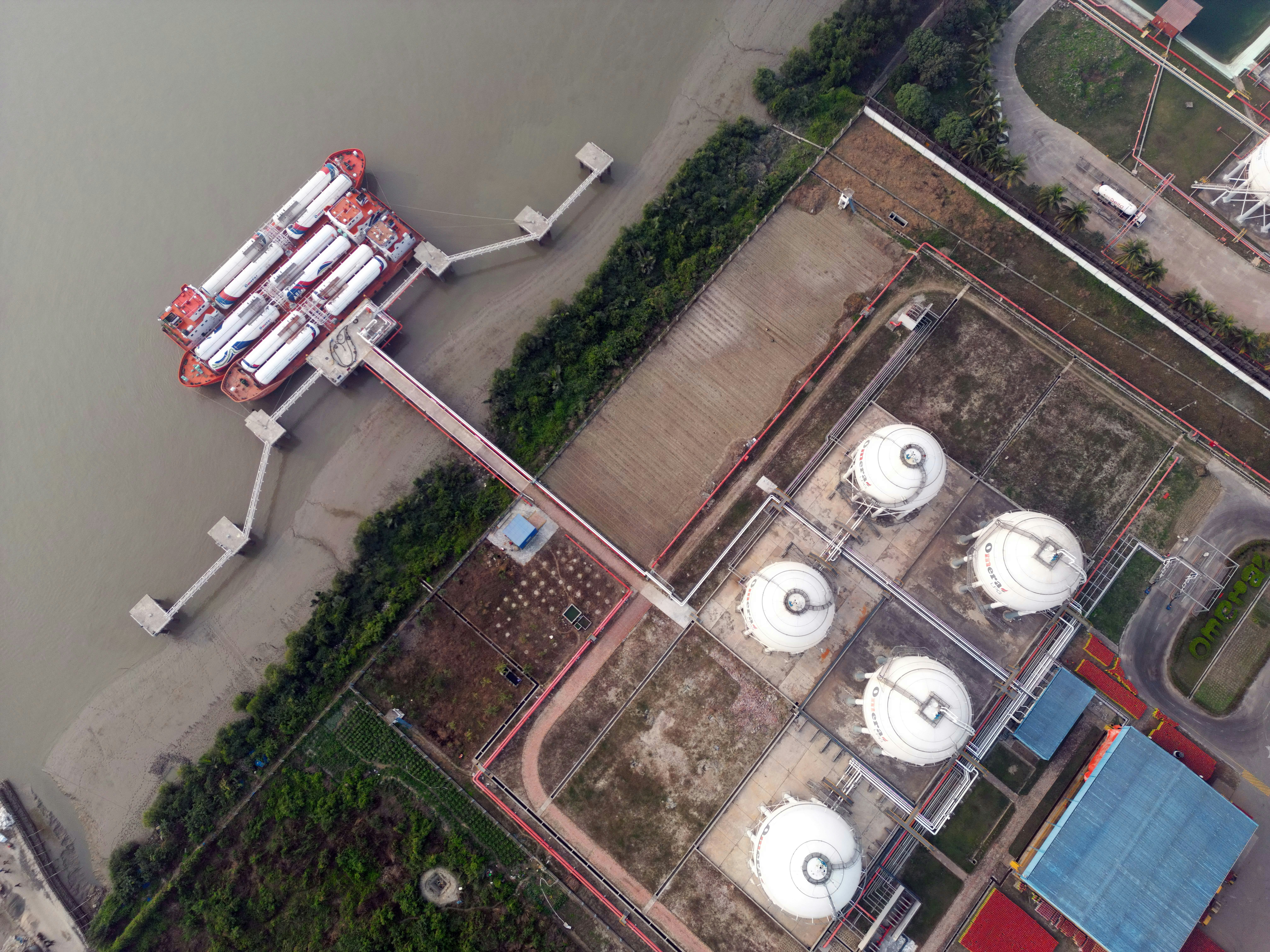 İran'ın Ana Petrol Terminalleri Haftalardır Boş Kalmaya Devam Ediyor
