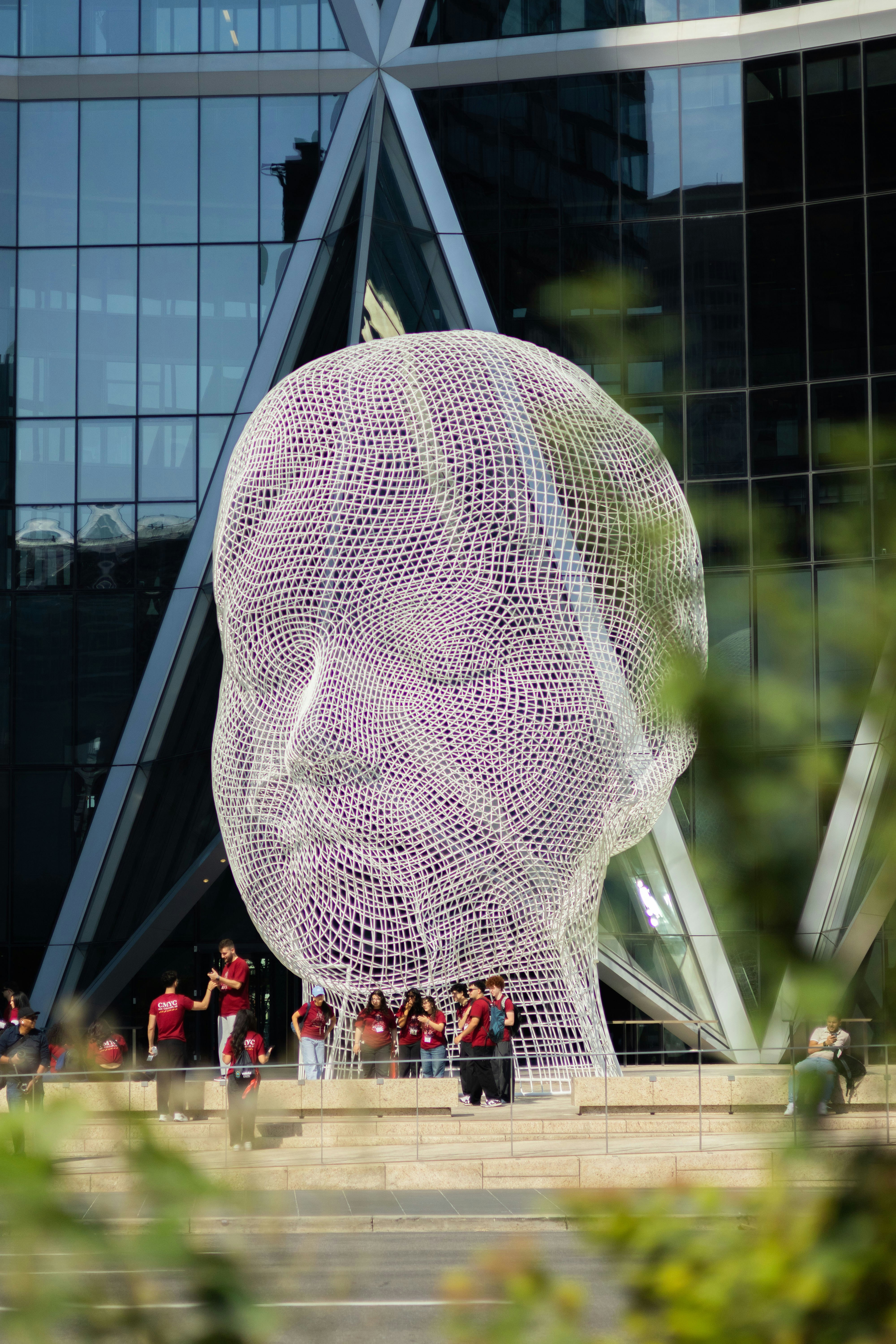 Wireframe head sculpture in city - Free Photo on Unsplash