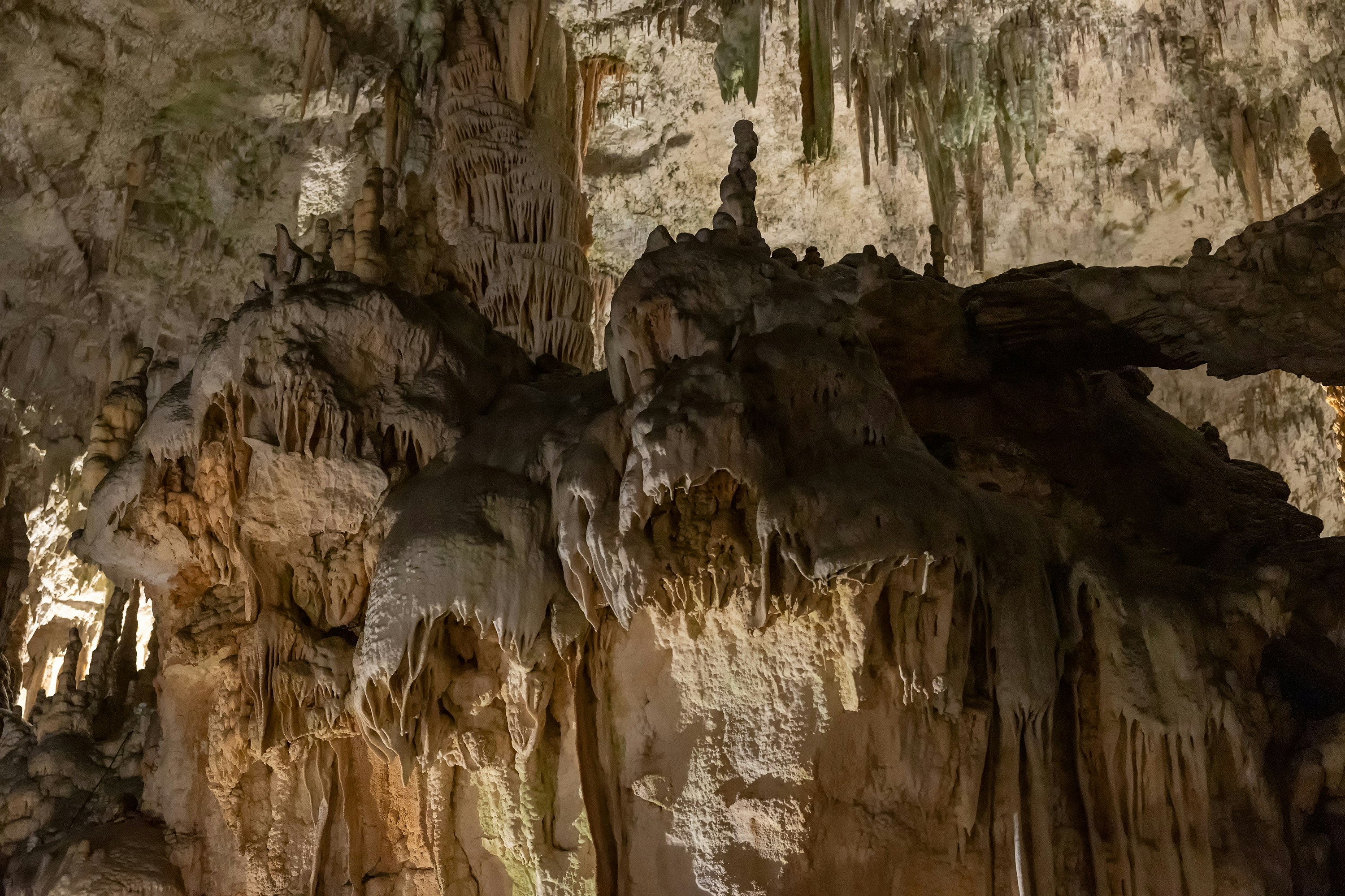 Limestone stalactites and stalagmites in cave - Free Photo on Unsplash