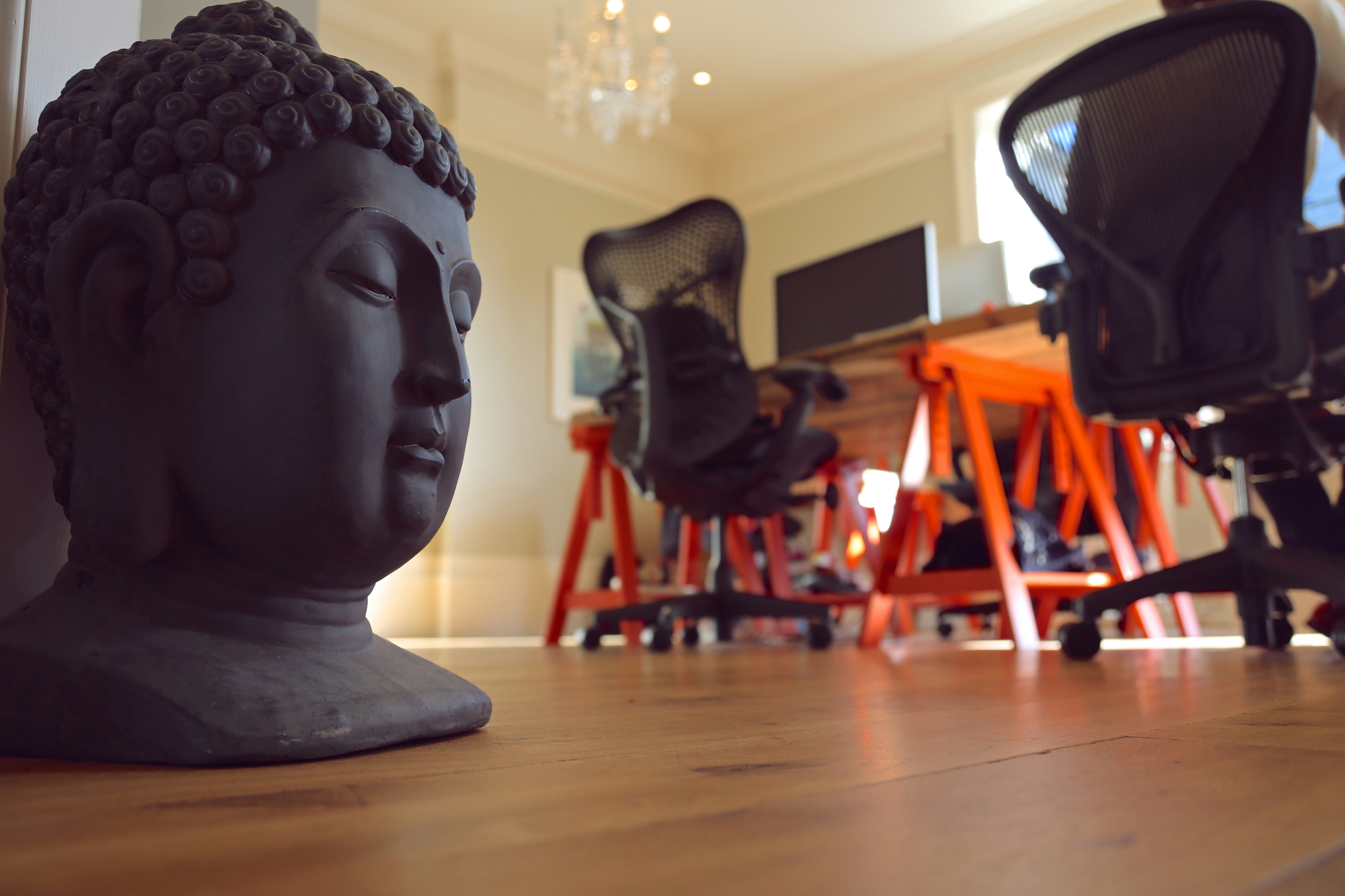 bright zen workspace, wallpaper, Zen Home Office: Creating a Bright and Airy Workspace 6