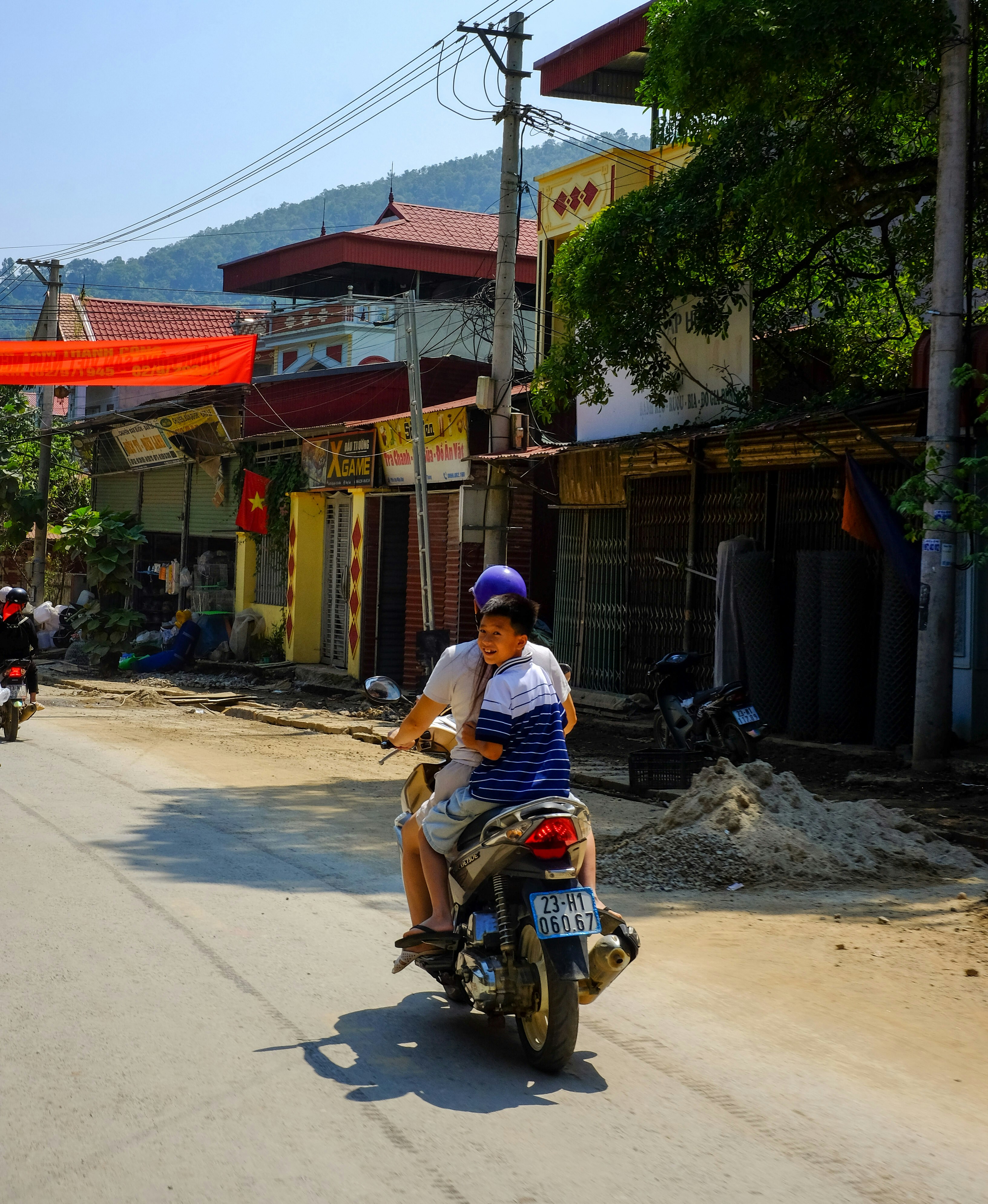 Taxis, Buses and Cyclos: The Other Options